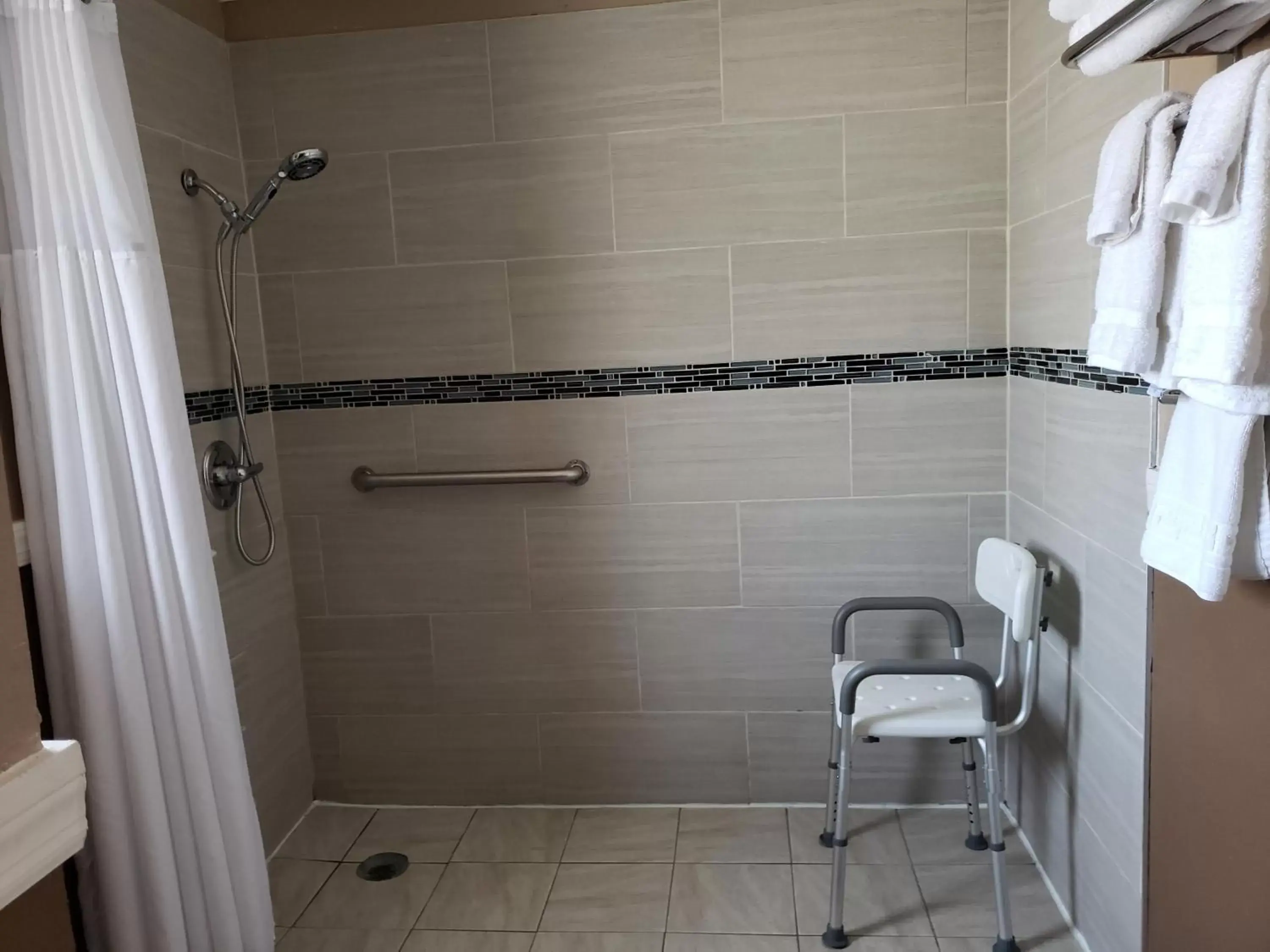 Shower, Bathroom in Sunset Inn Historic District St. - St. Augustine