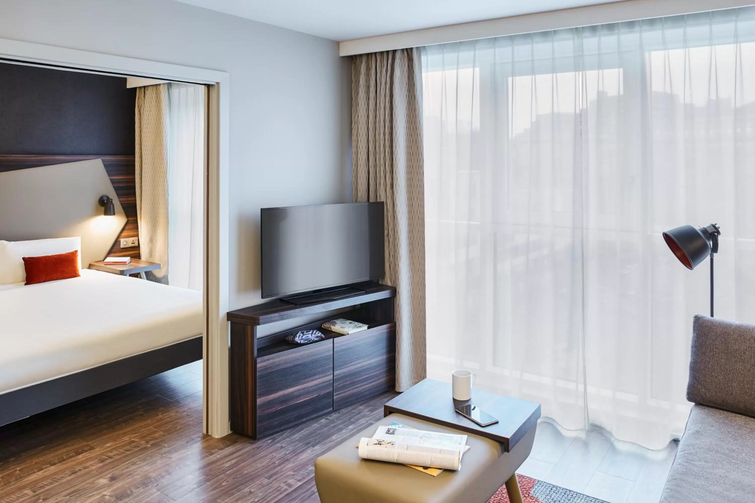 Living room, Bed in Aparthotel Adagio Edinburgh Royal Mile