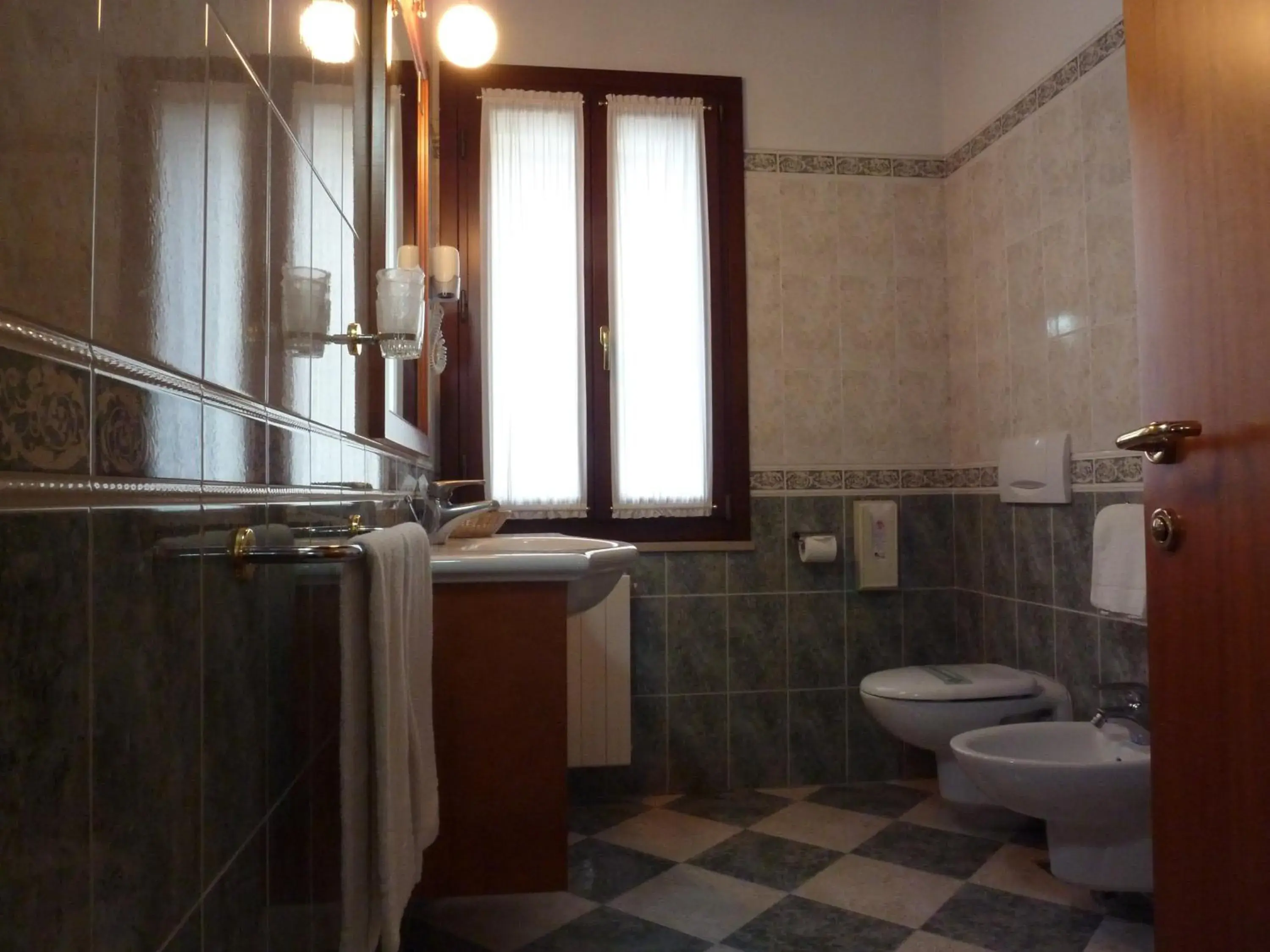 Bathroom in Hotel Antico Moro