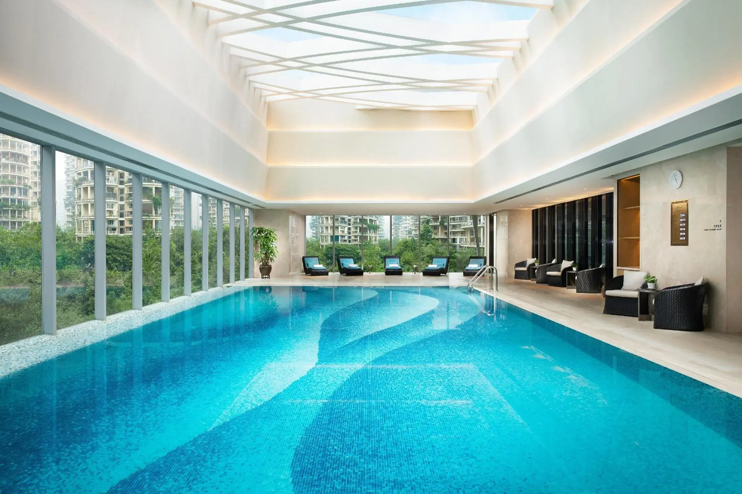 Swimming pool in Fairmont Chengdu Swimming pool in Fairmont Chengdu