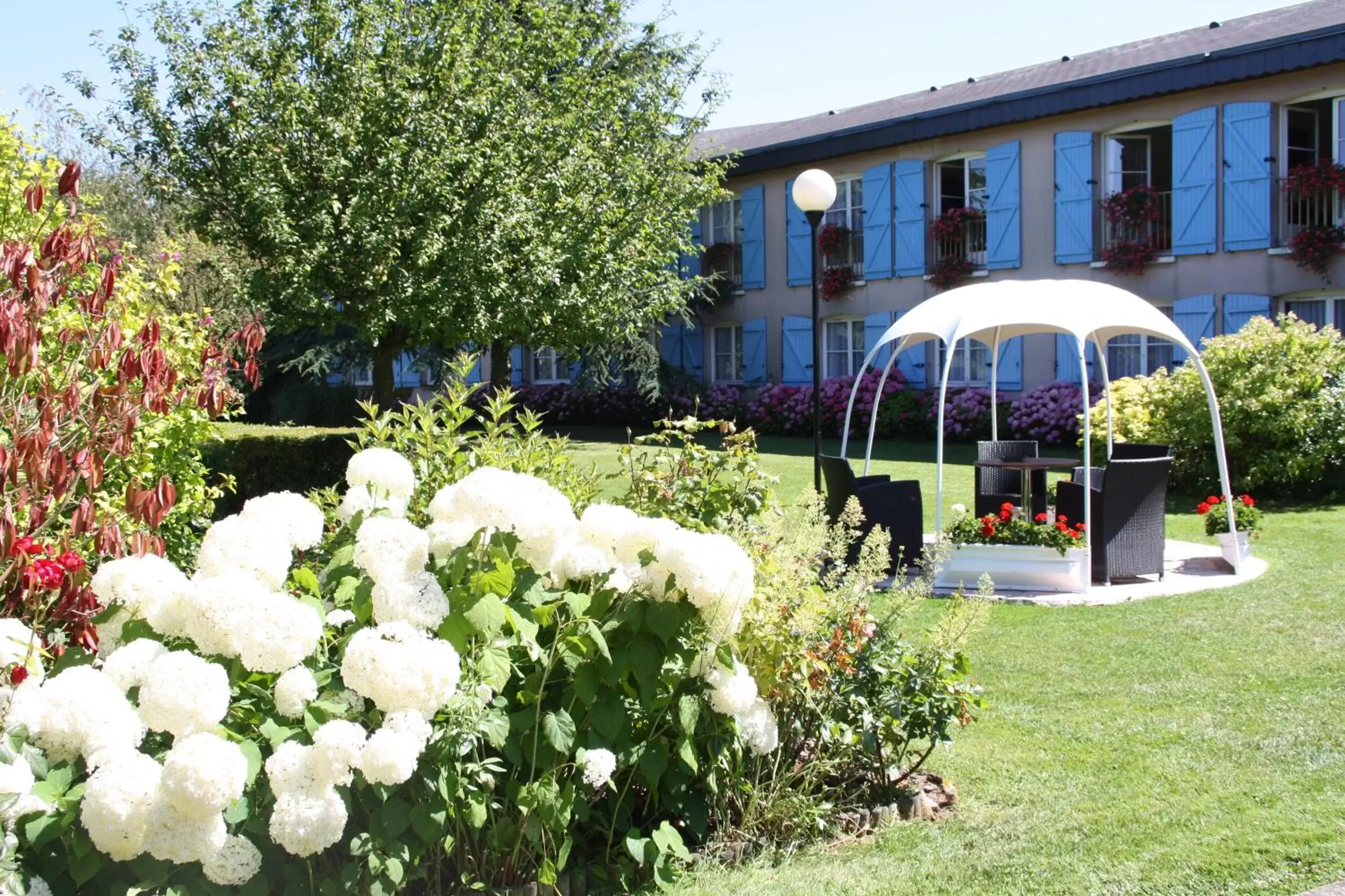 Facade/entrance, Property Building in La Berteliere, The Originals Relais (Qualys-Hotel)