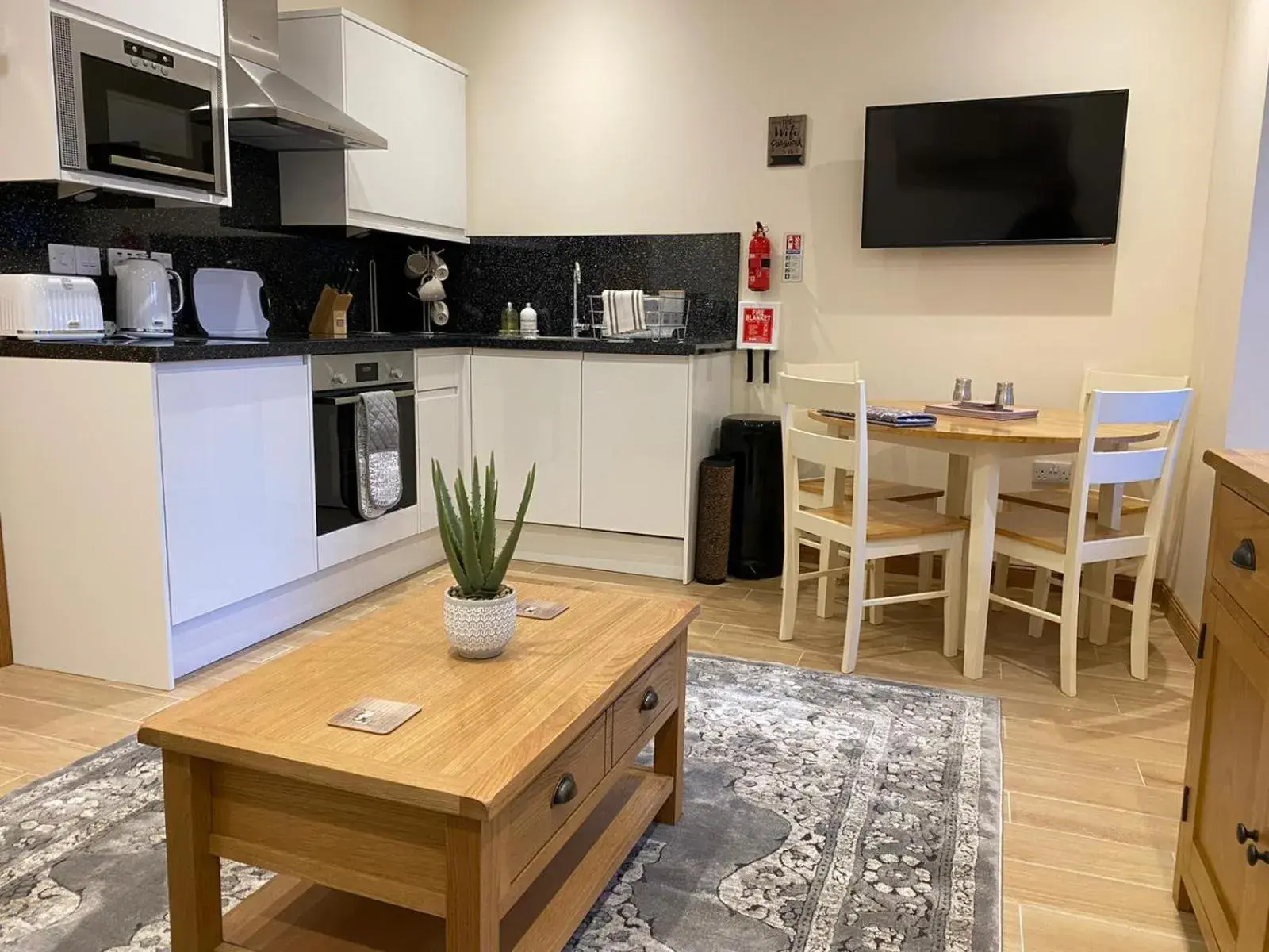 Other, Dining Area in Waverley Inn Apartments