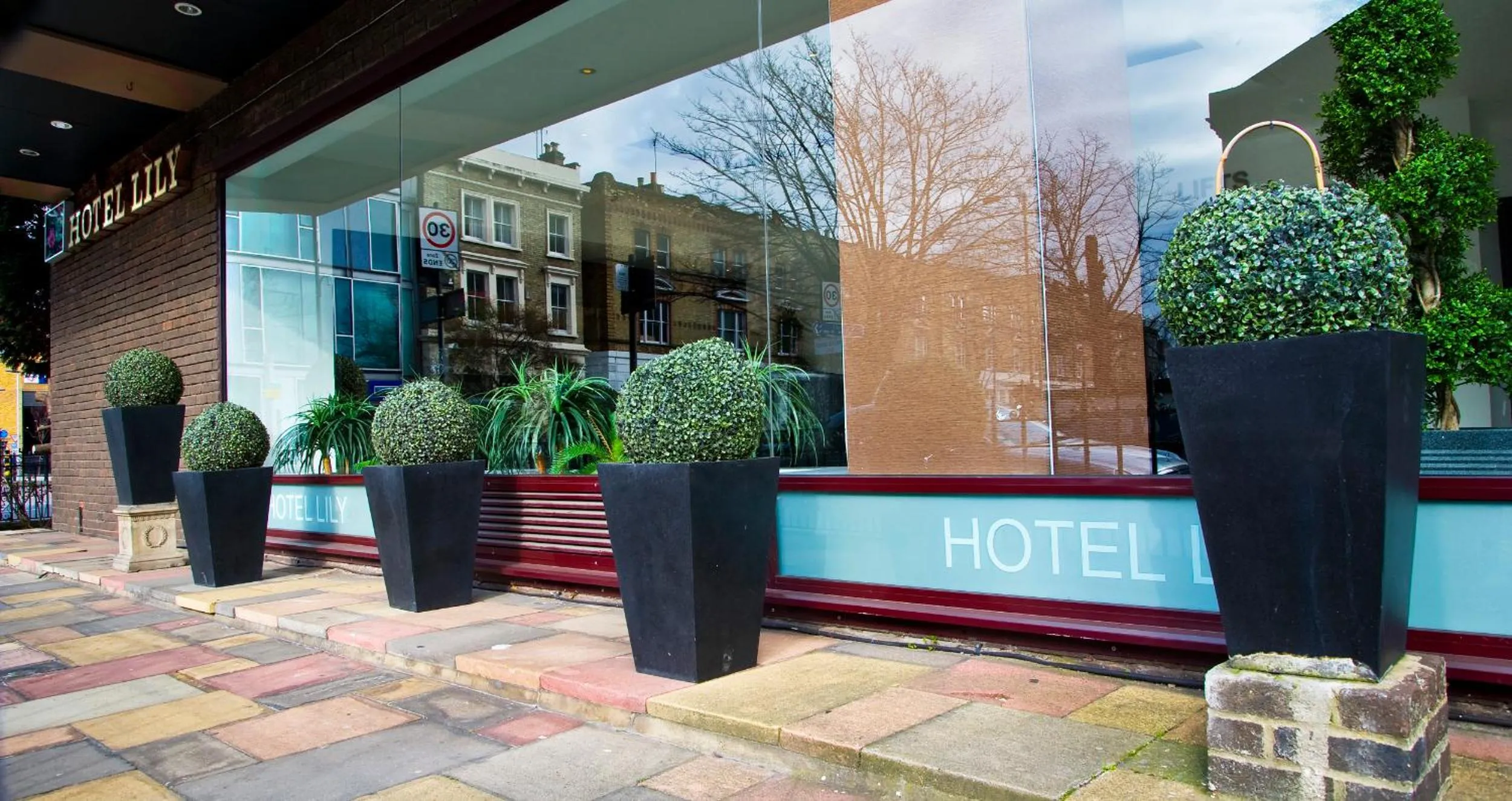 Facade/entrance in Hotel Lily