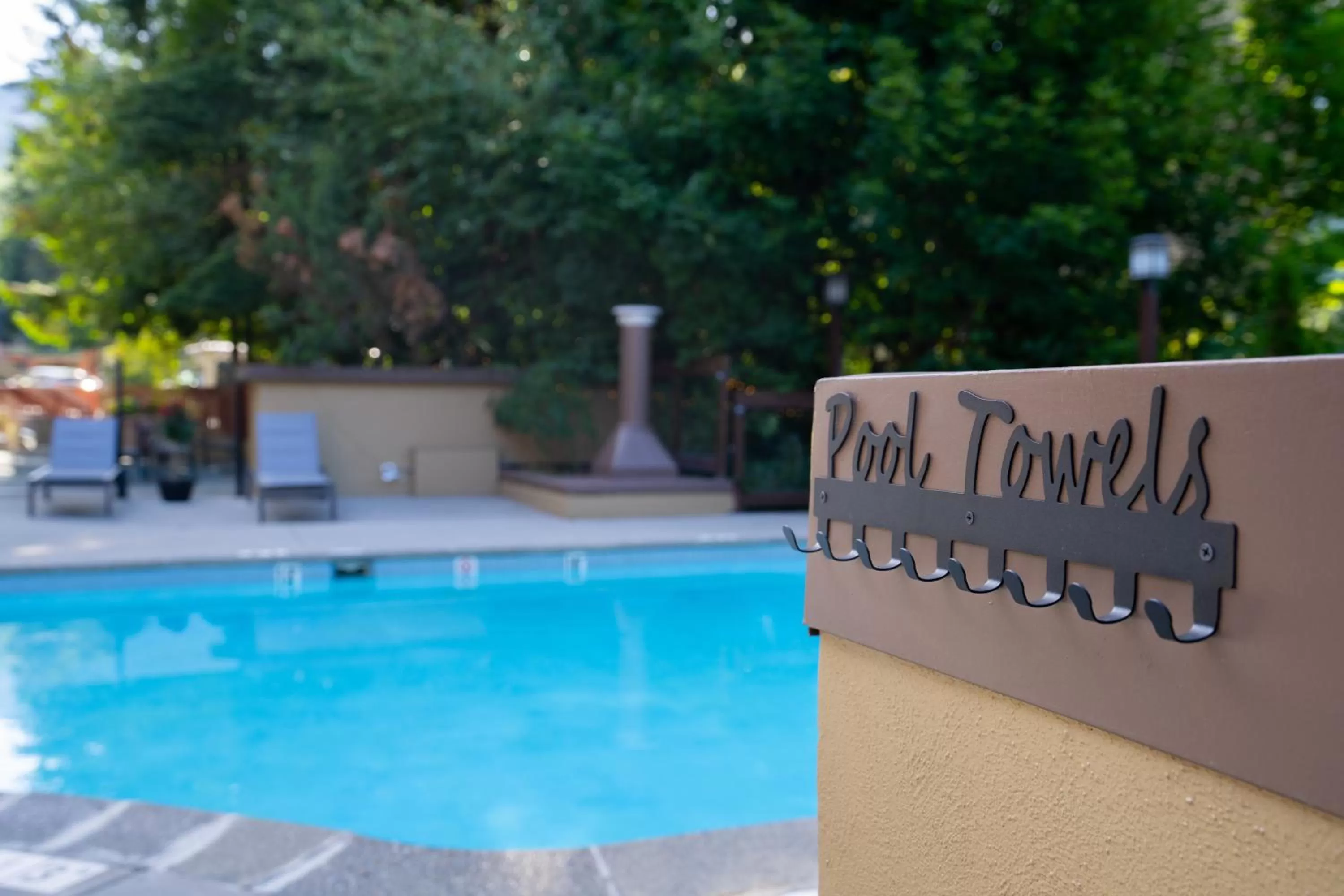Swimming pool in Whistler Village Inn & Suites