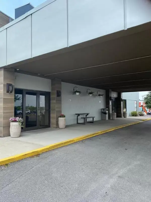 Facade/entrance in Rochester Hotel & Suites - Mayo Clinic Area