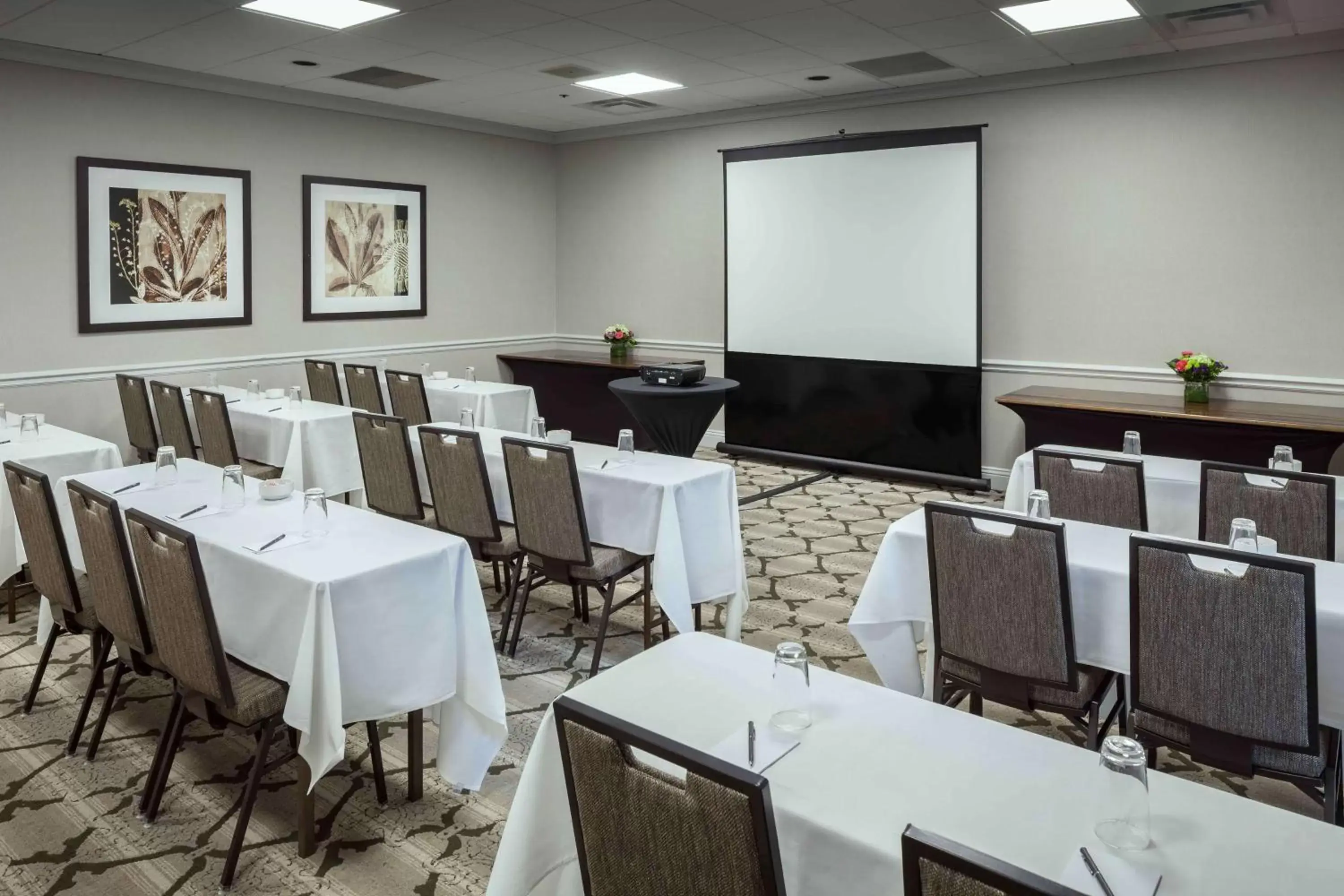 Meeting/conference room in Hilton Suites Brentwood