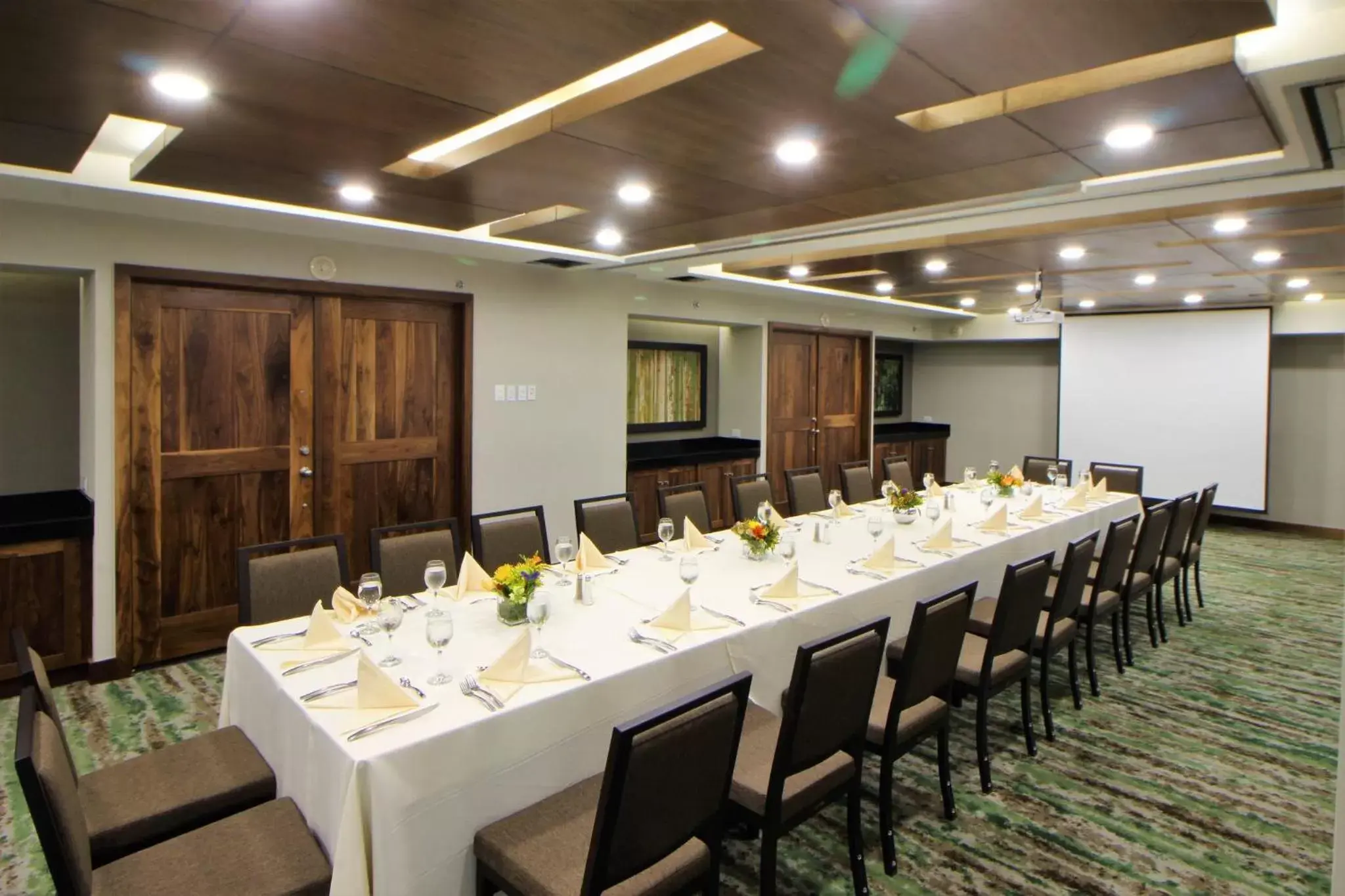 Meeting/conference room in Holiday Inn Monterrey Valle, an IHG Hotel