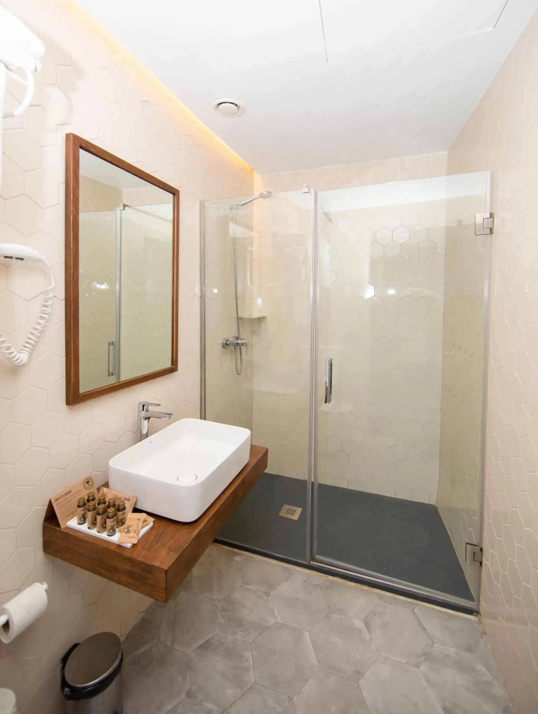Toilet, Bathroom in Málaga Premium Hotel