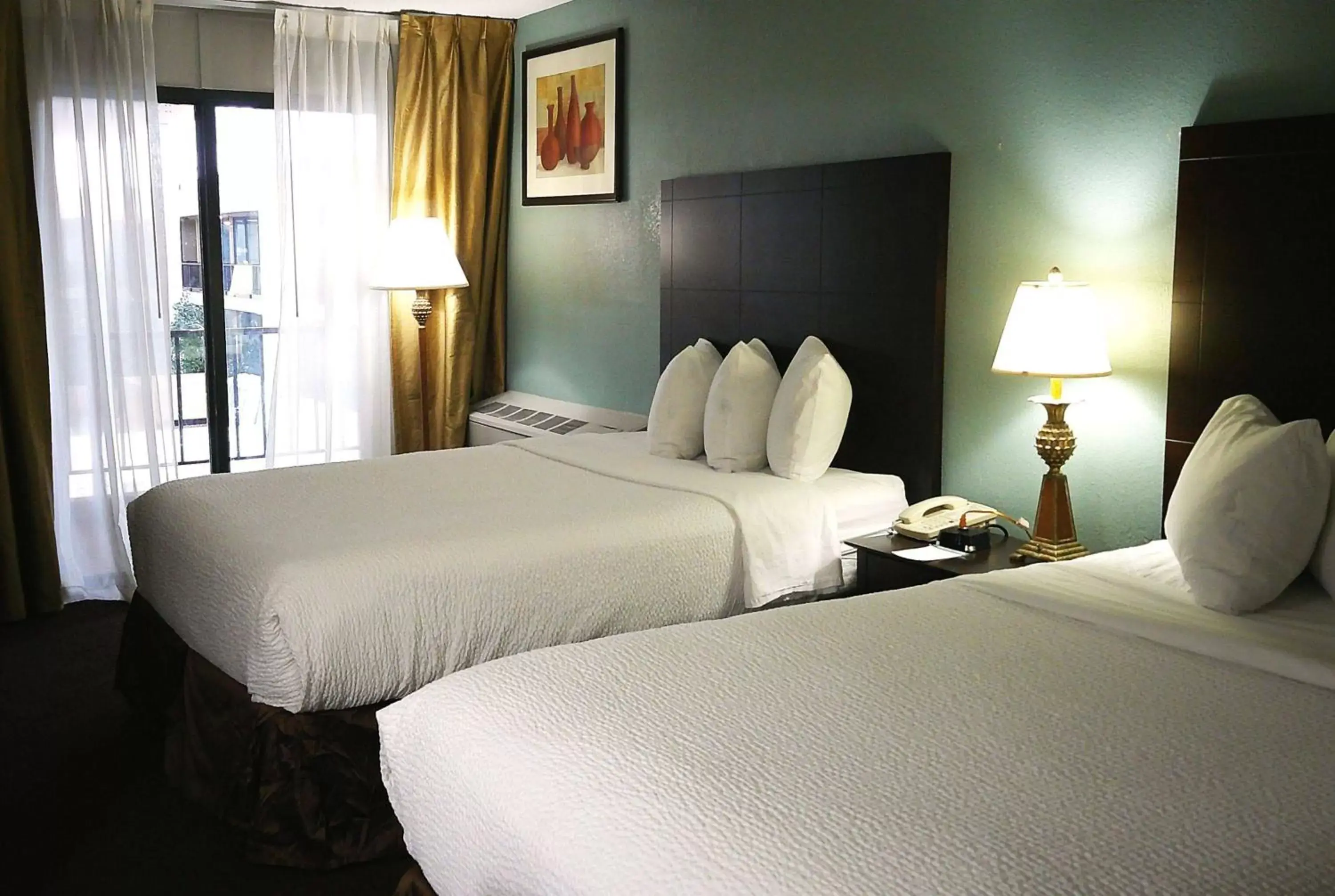 Photo of the whole room, Bed in Wyndham Garden Detroit Metro Airport