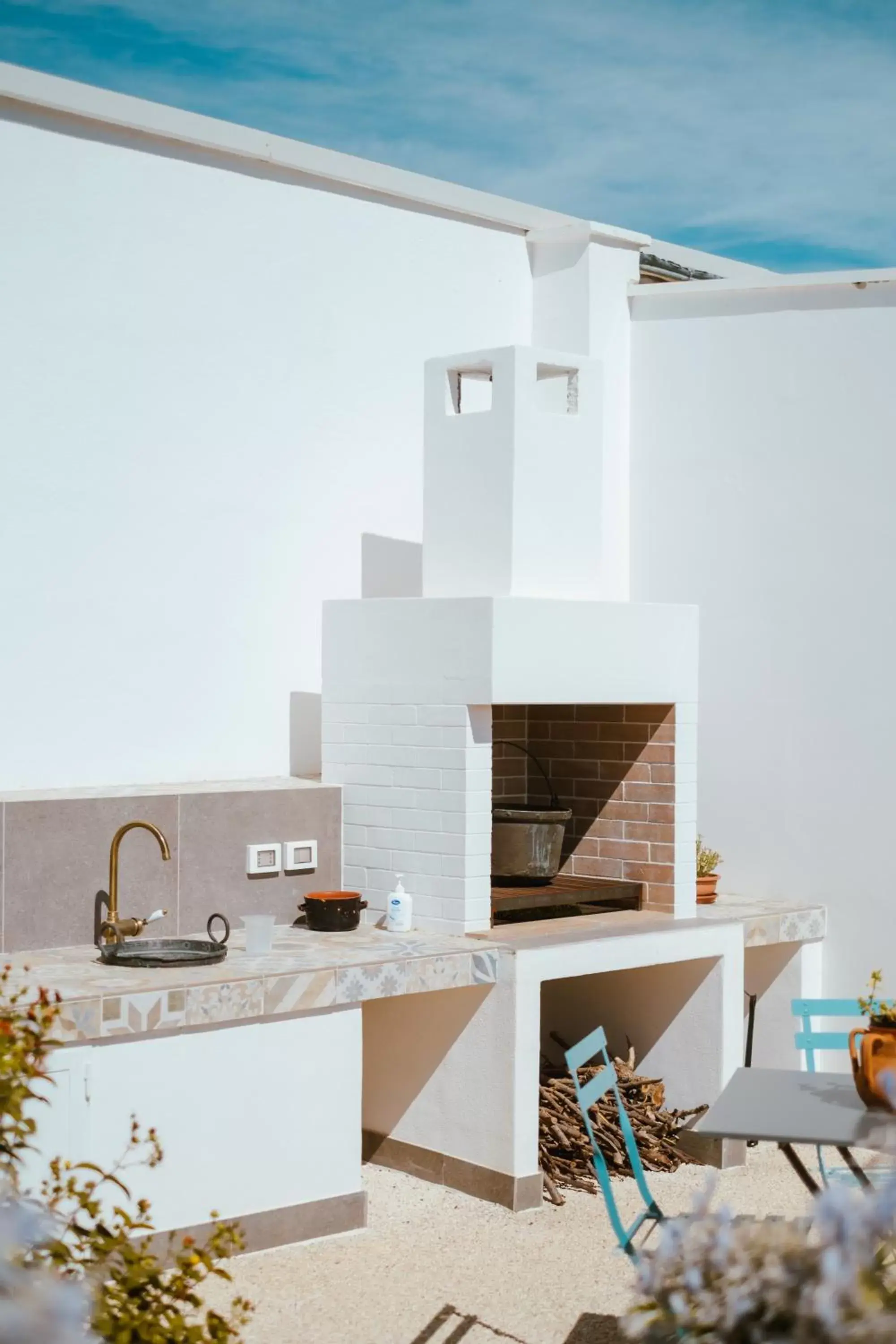 Kitchen/Kitchenette in Iconica Luxury Suites