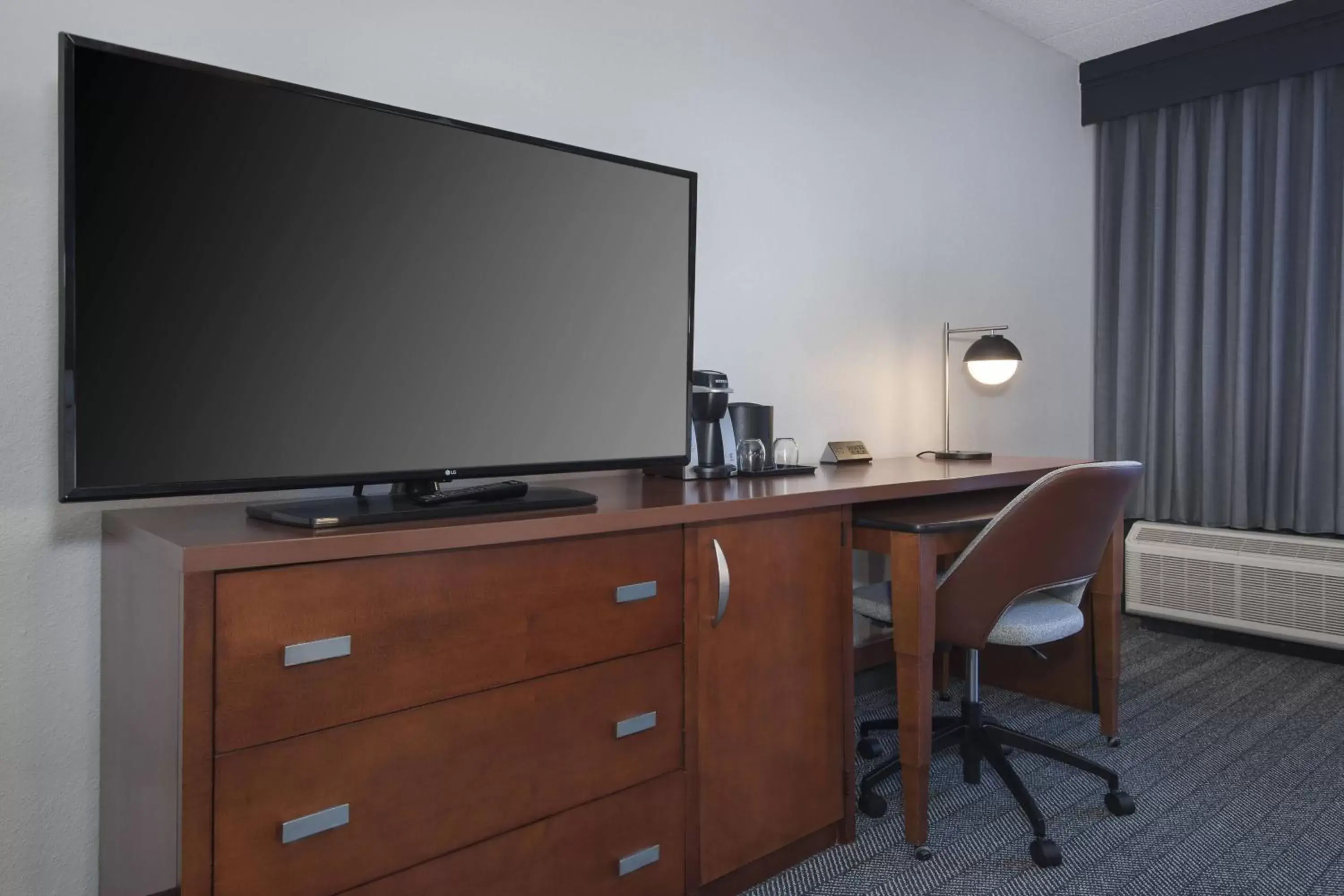 Photo of the whole room, TV/Entertainment Center in Courtyard by Marriott Norwalk