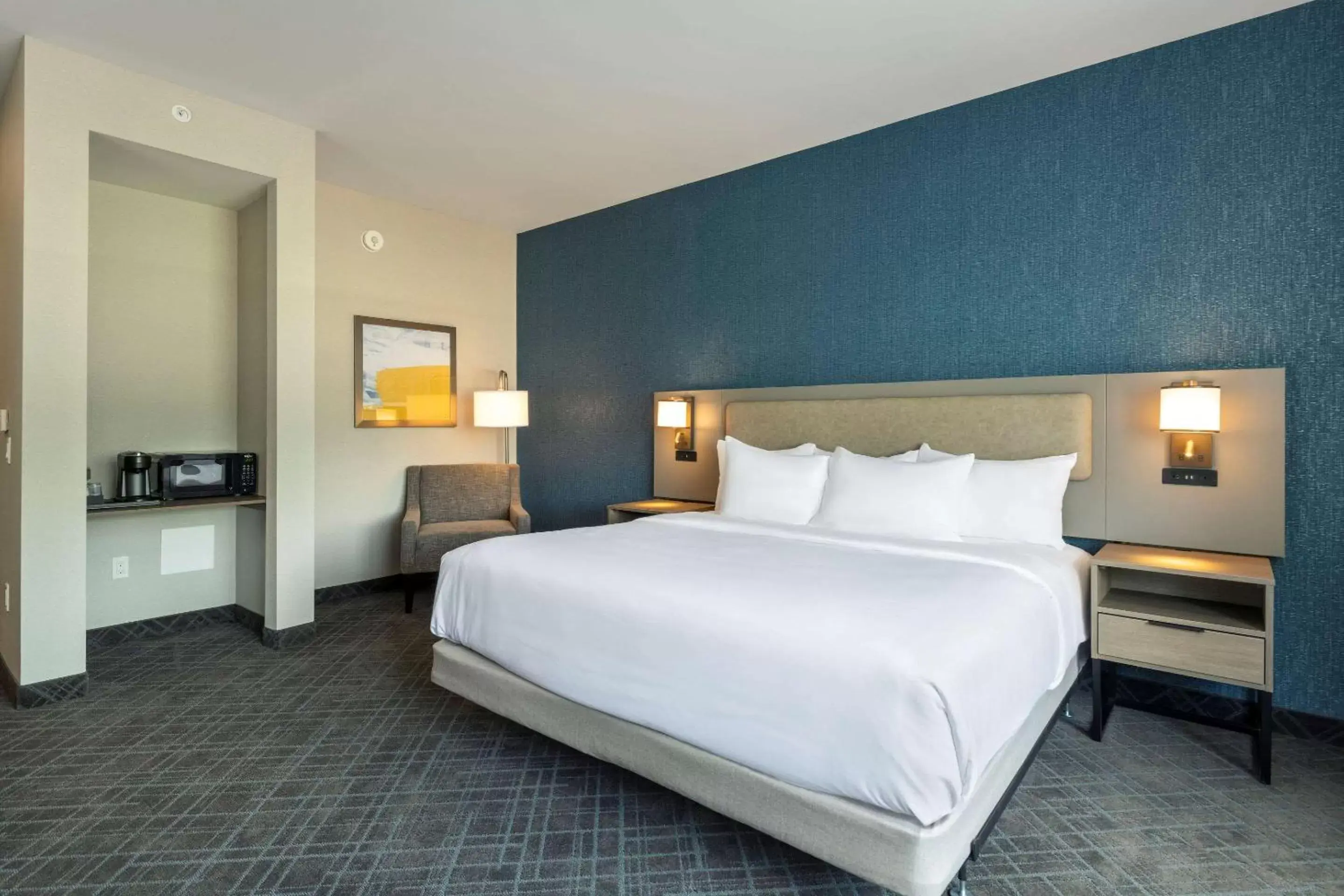 Bedroom, Bed in Comfort Inn & Suites Bedroom, Bed in Comfort Inn & Suites