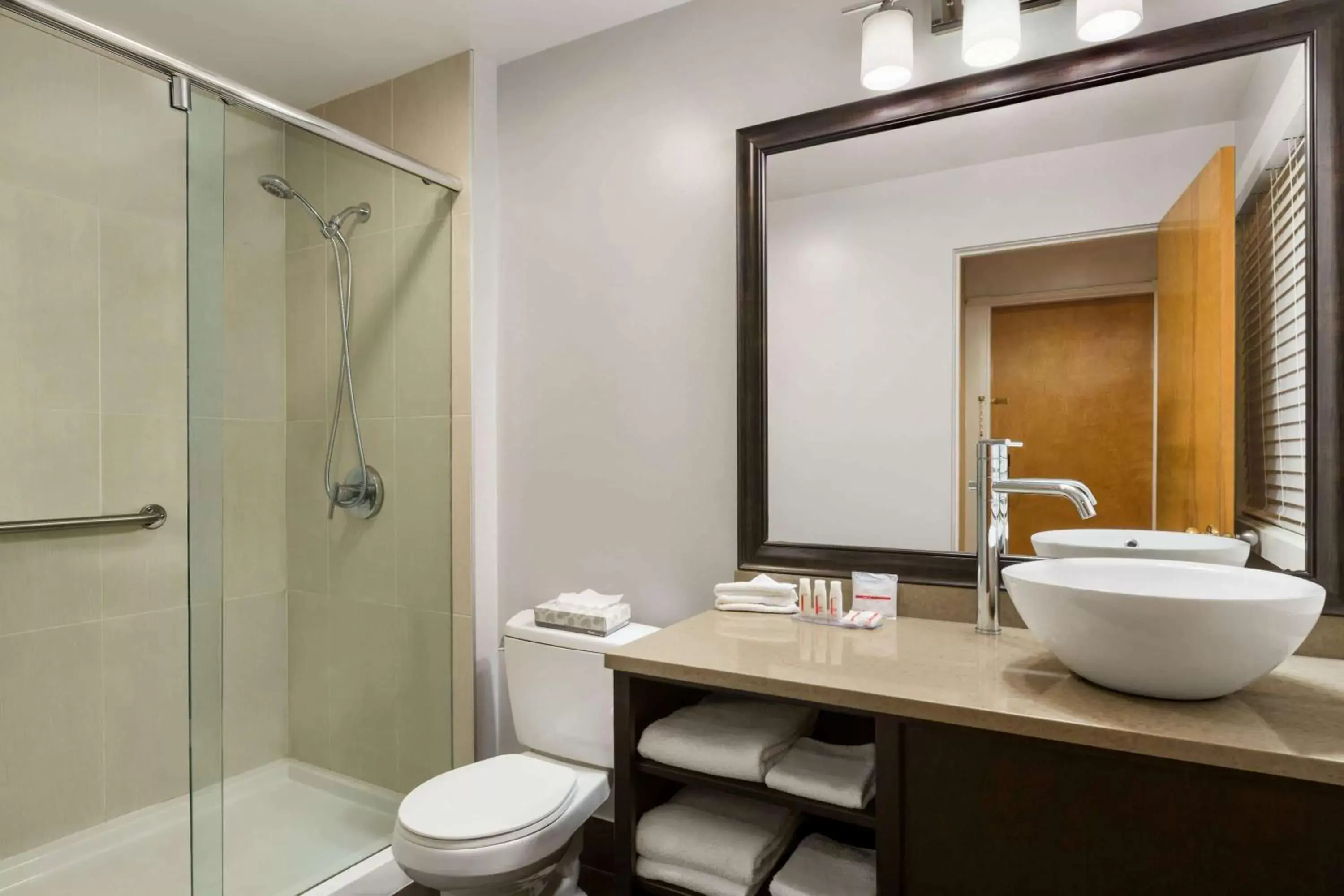 Photo of the whole room, Bathroom in Days Inn by Wyndham Vancouver Downtown