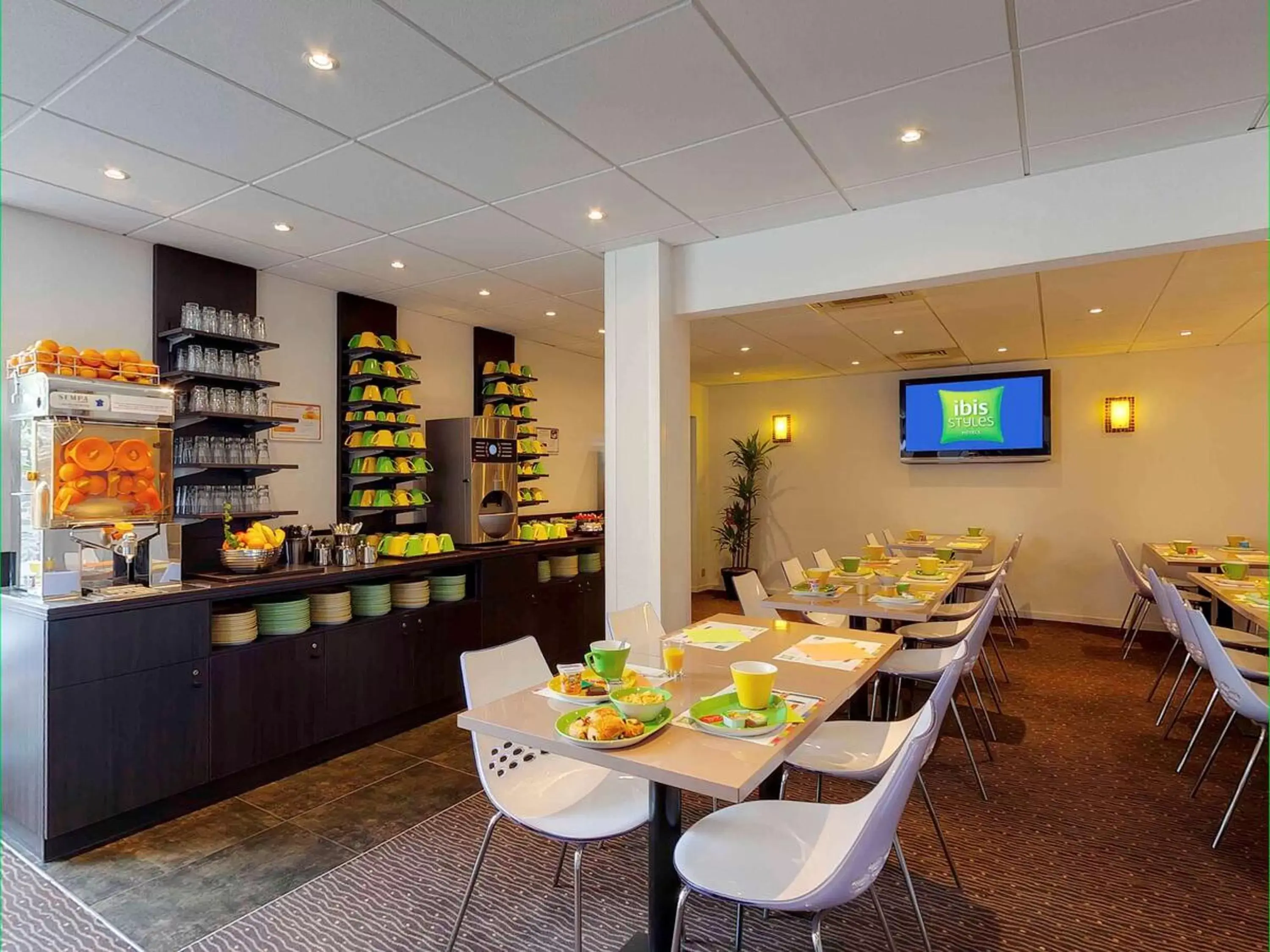 Lounge or bar, Restaurant/Places to Eat in ibis Styles Rennes Centre Gare Nord