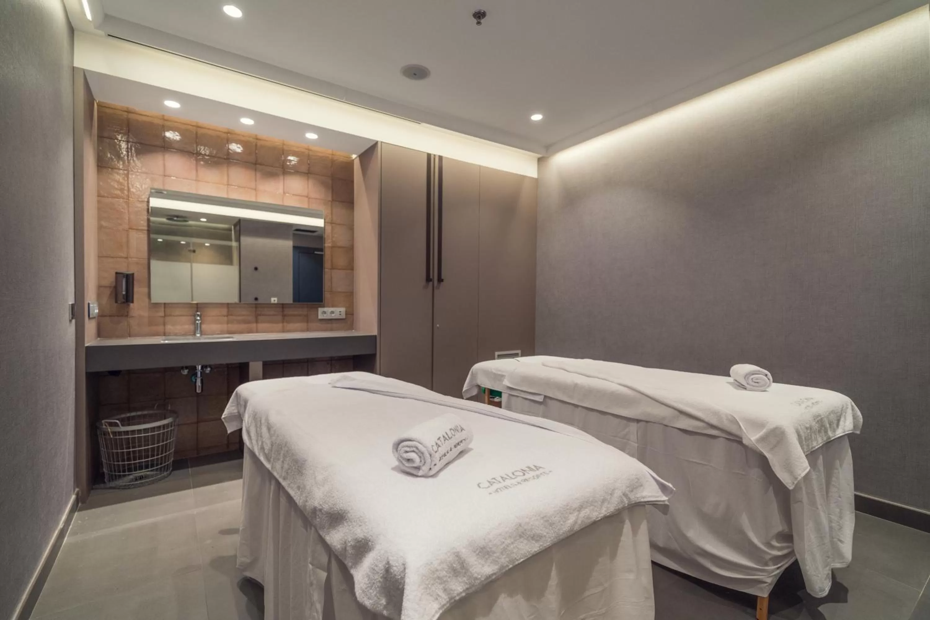 Massage, Bed in Catalonia Gran Vía Bilbao