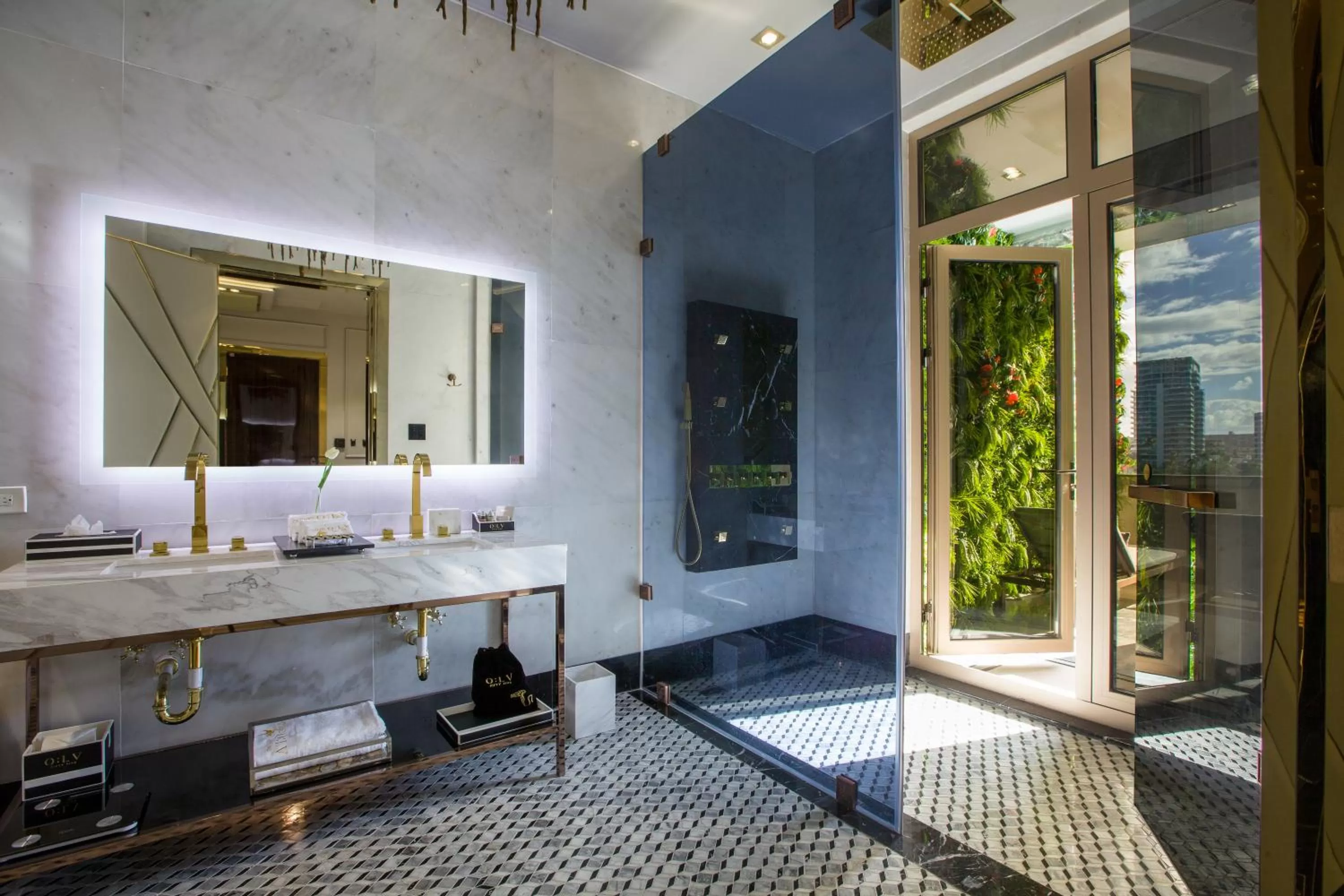 Shower in O:LV Fifty Five Hotel - Adults Only