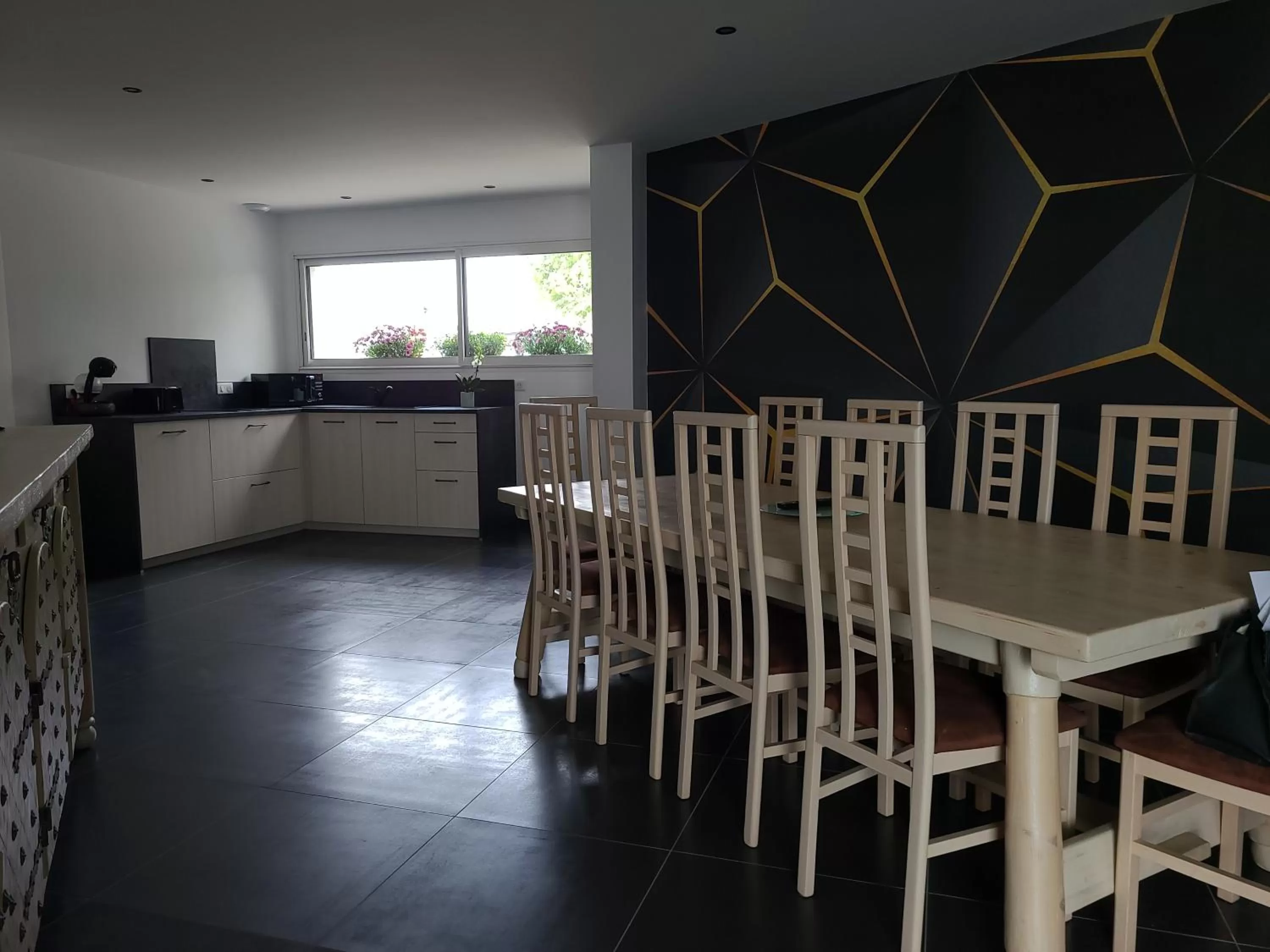 Dining area in L'escale Romanesque