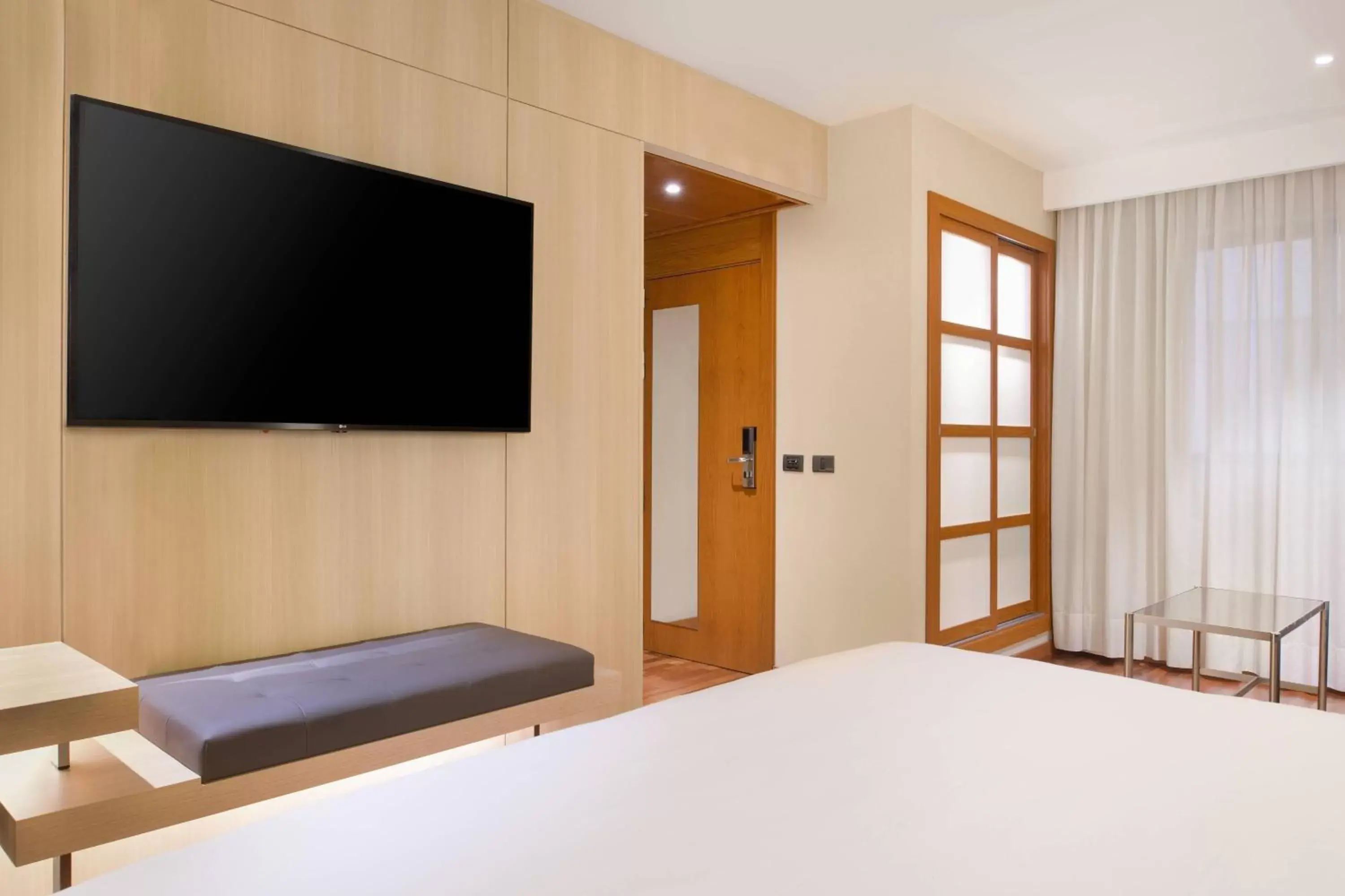 Photo of the whole room, TV/Entertainment Center in AC Hotel Tarragona by Marriott