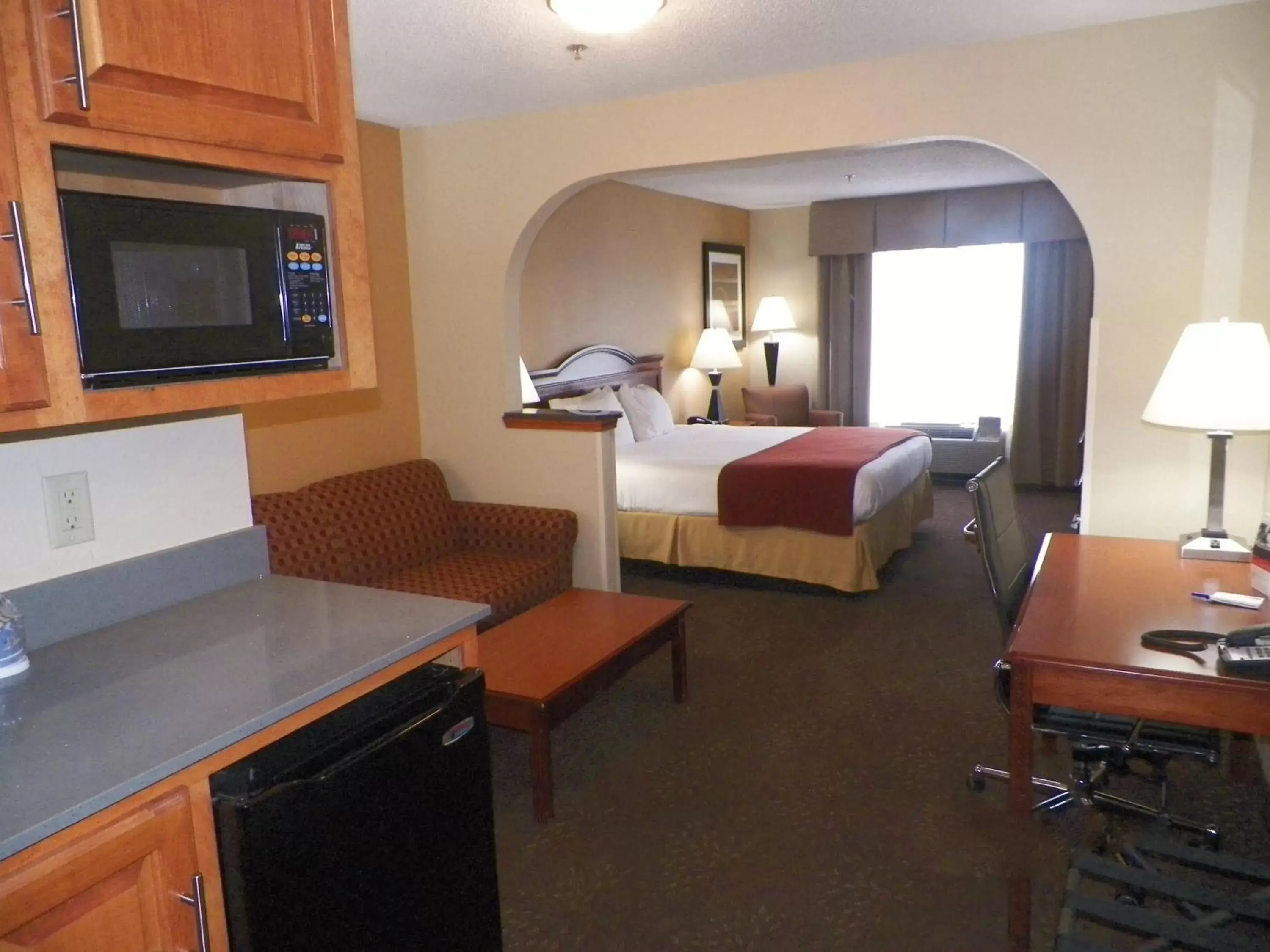 Photo of the whole room, TV/Entertainment Center in Holiday Inn Express Hotel & Suites Forest, an IHG Hotel