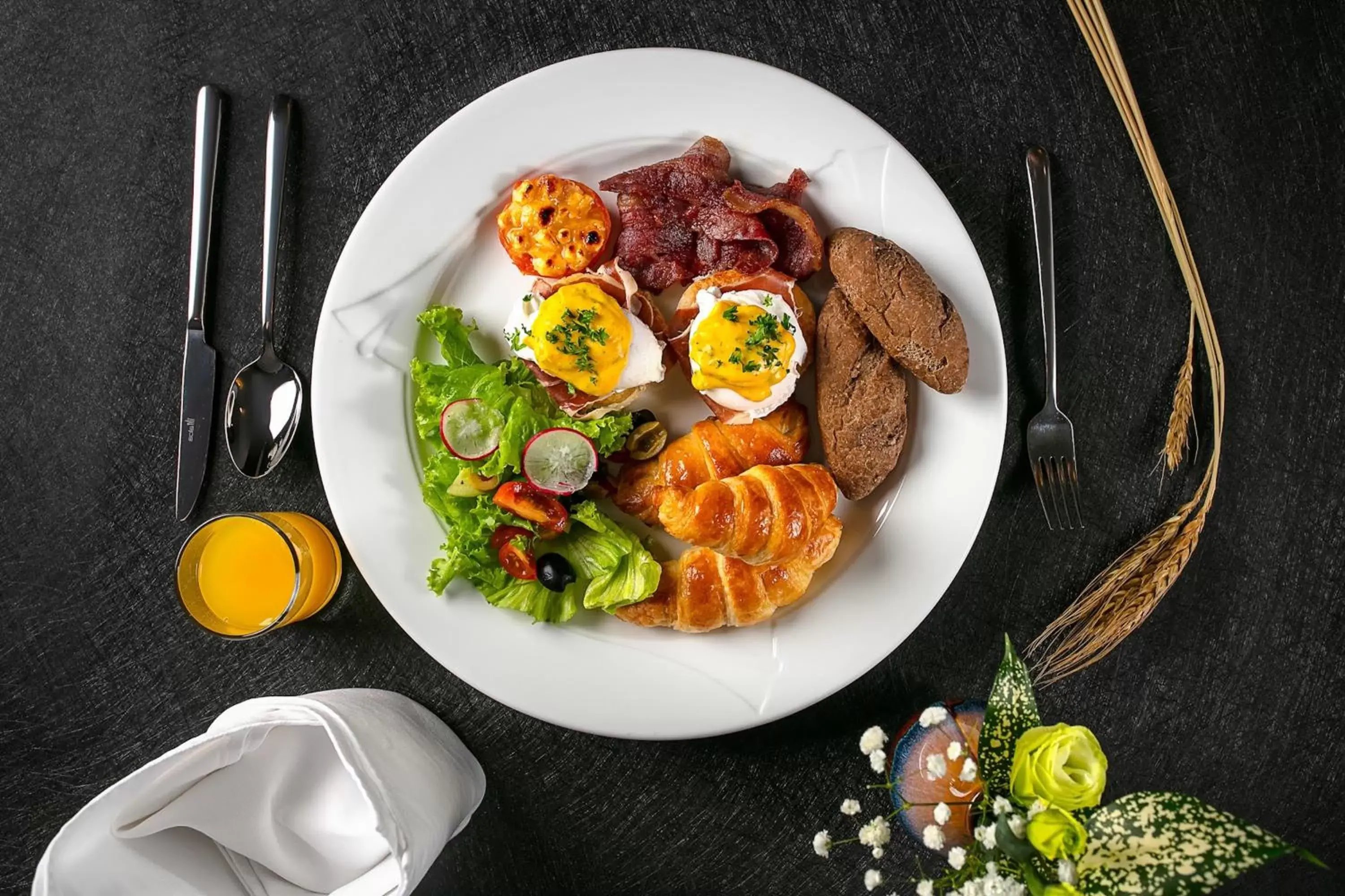 Breakfast, Food in The Tray Hotel