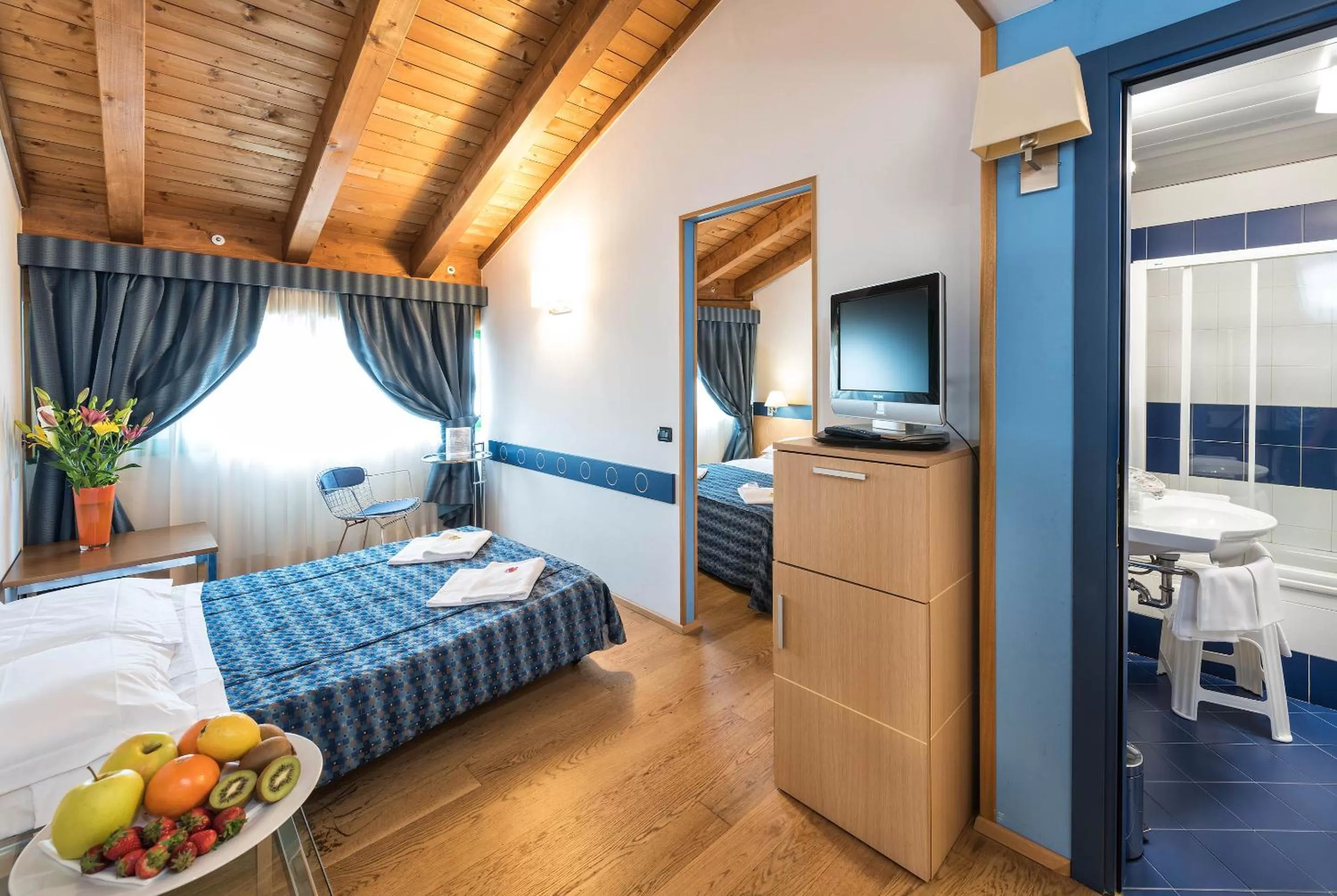 Bedroom, Bed in West Point Airport Hotel