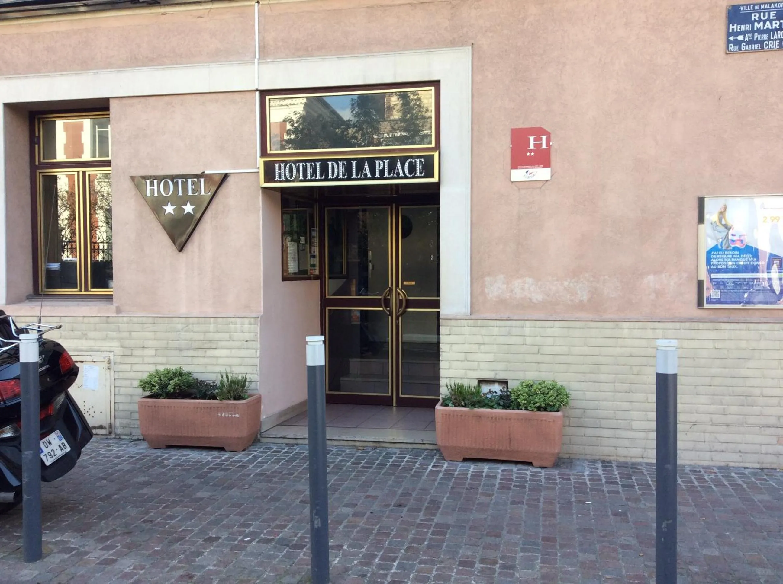 Facade/entrance in Hotel De La Place