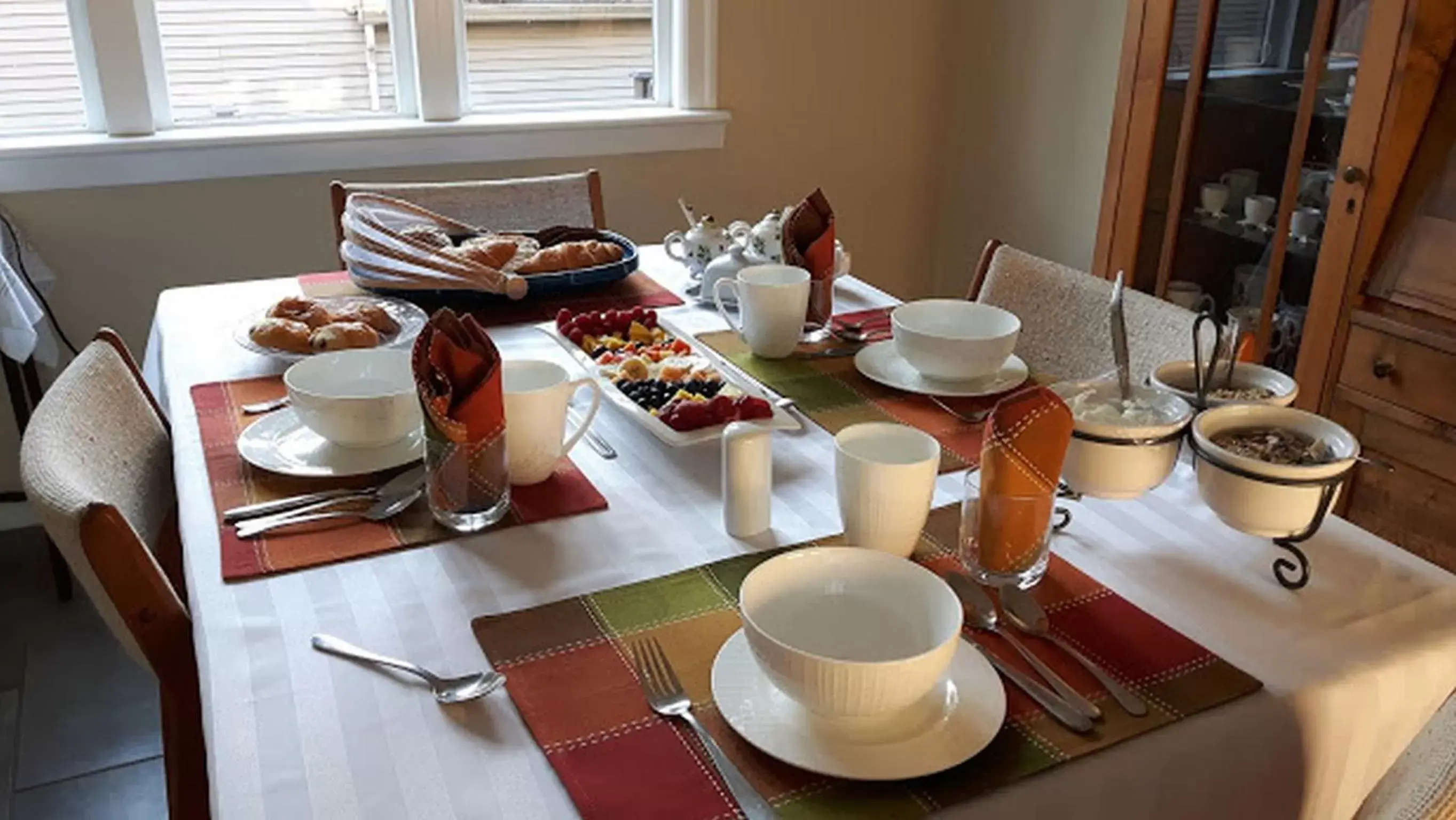 Continental breakfast, Restaurant/Places to Eat in Campbell Cottage B&B