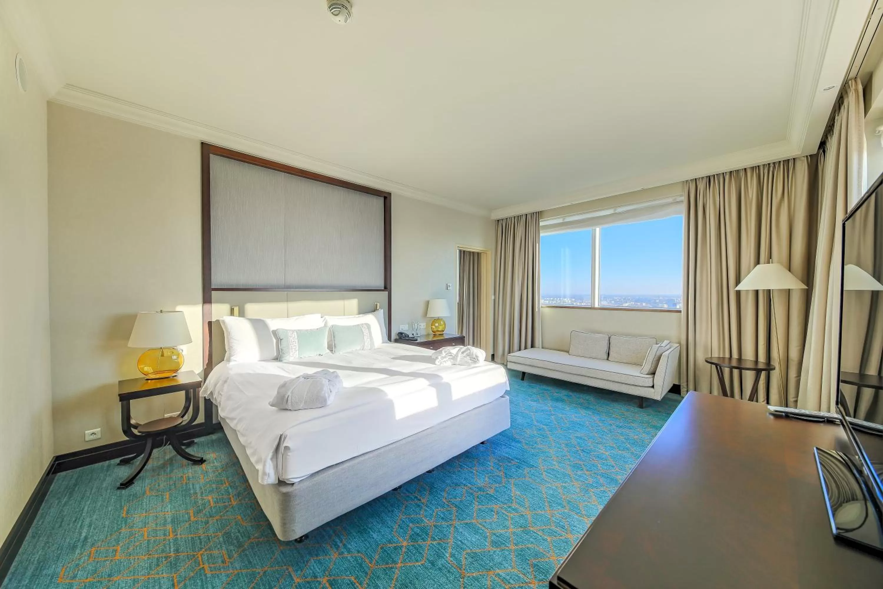 Photo of the whole room, Bed in InterContinental Warszawa by IHG