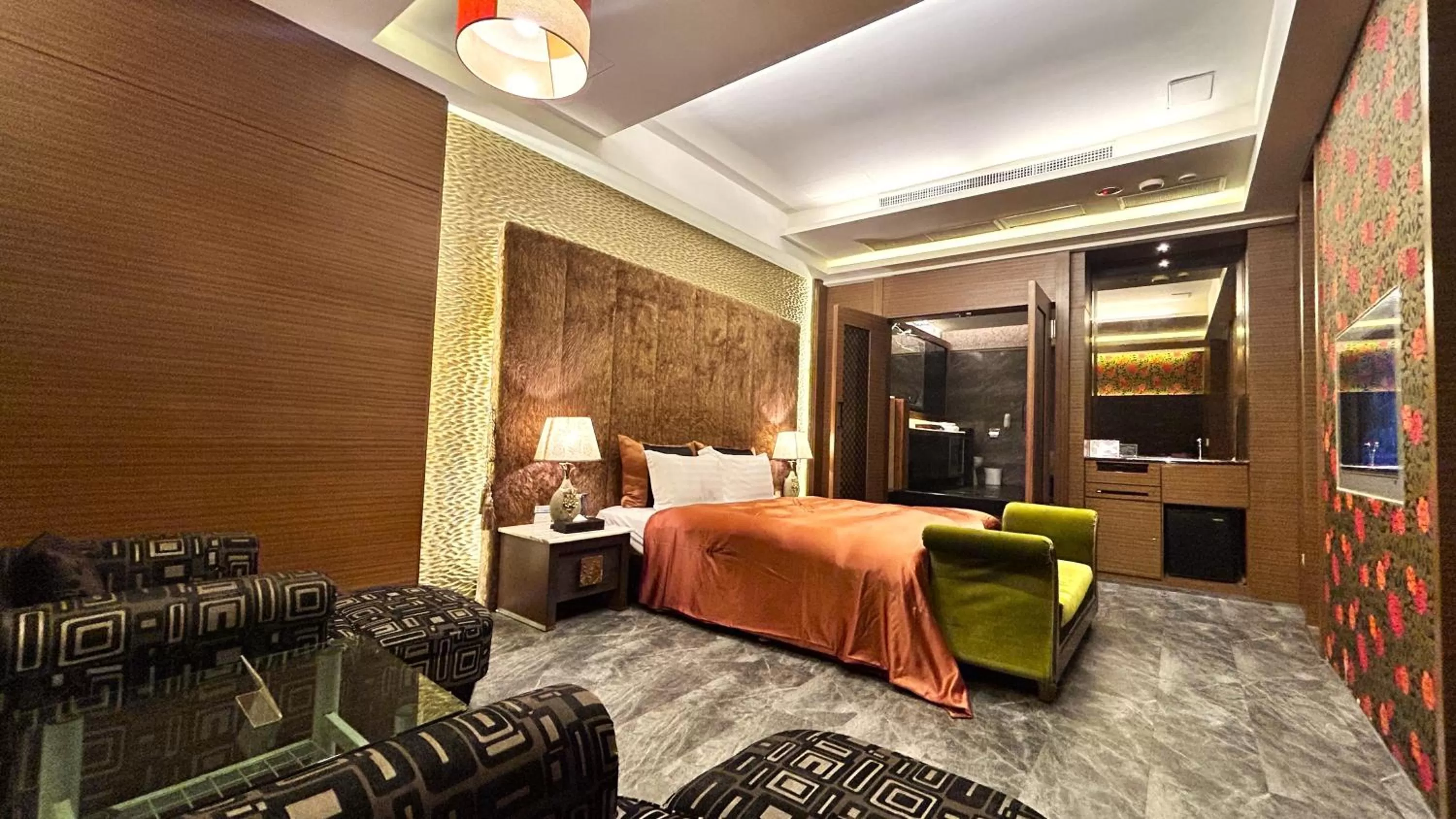 Photo of the whole room, Bed in Shining Motel