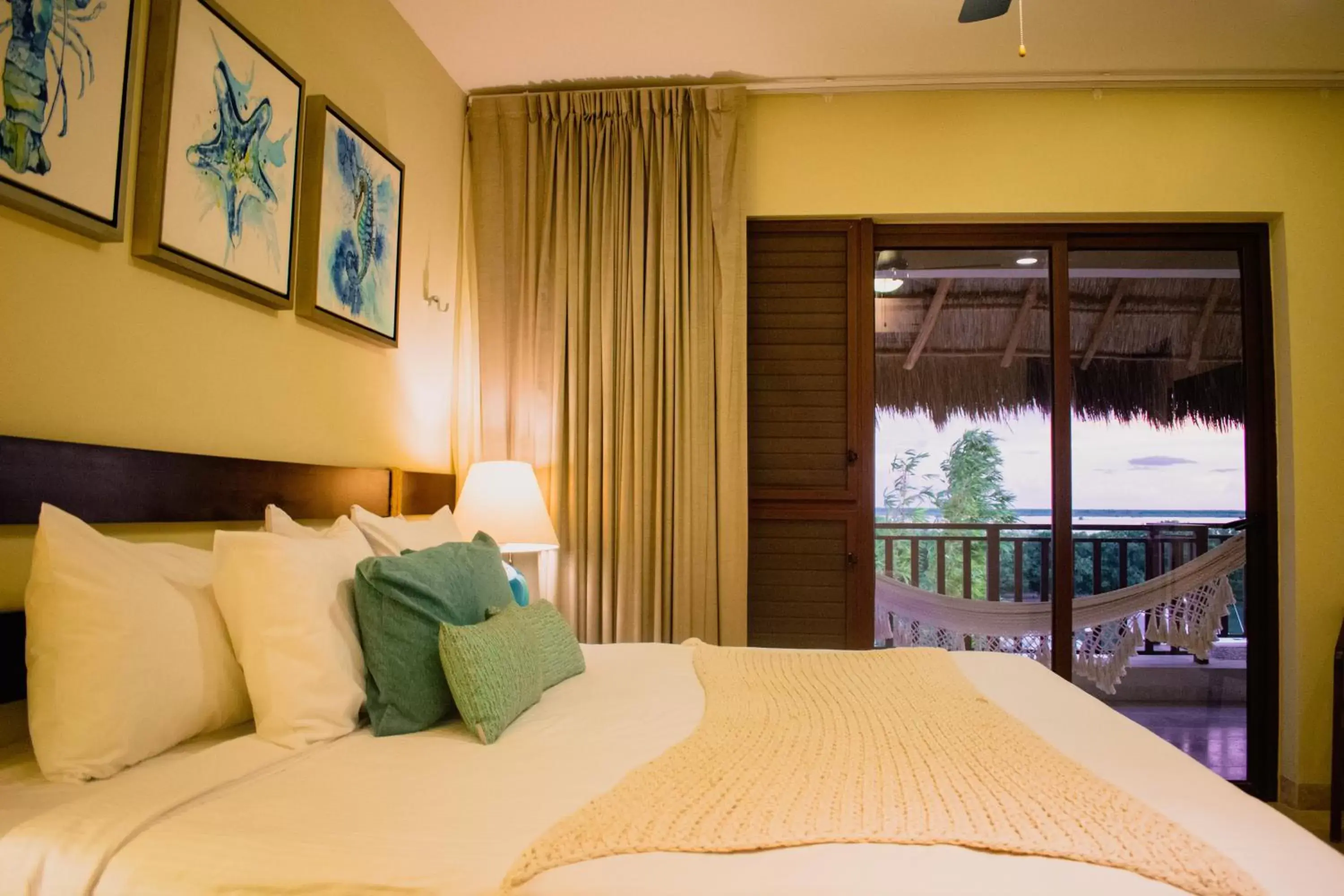 Bedroom, Bed in Villas Grand Marina Kinuh