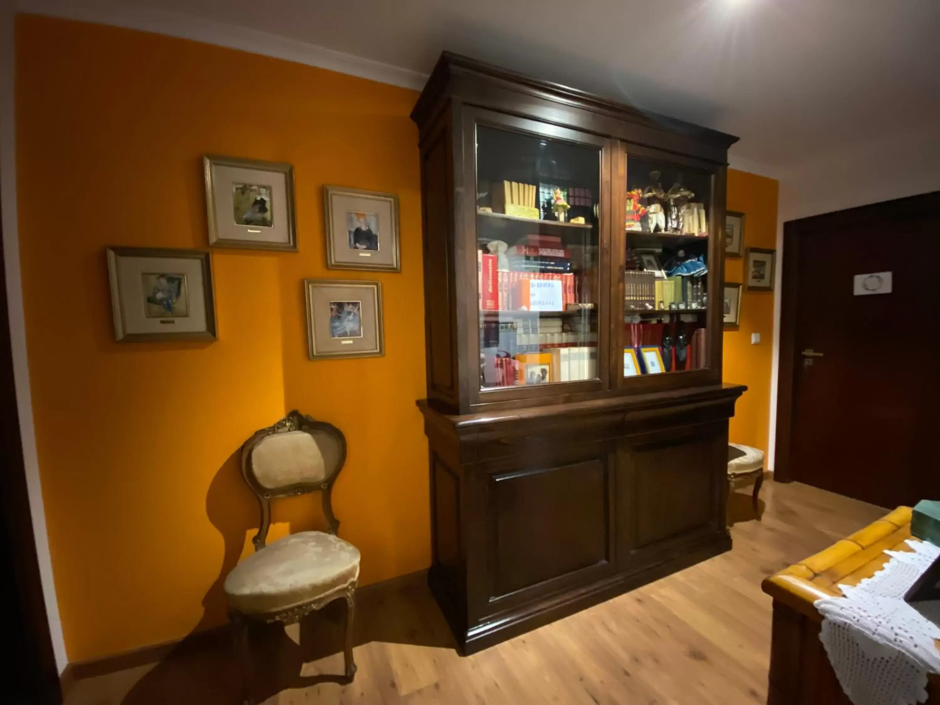 Library in Casa da Aldeia da Avó