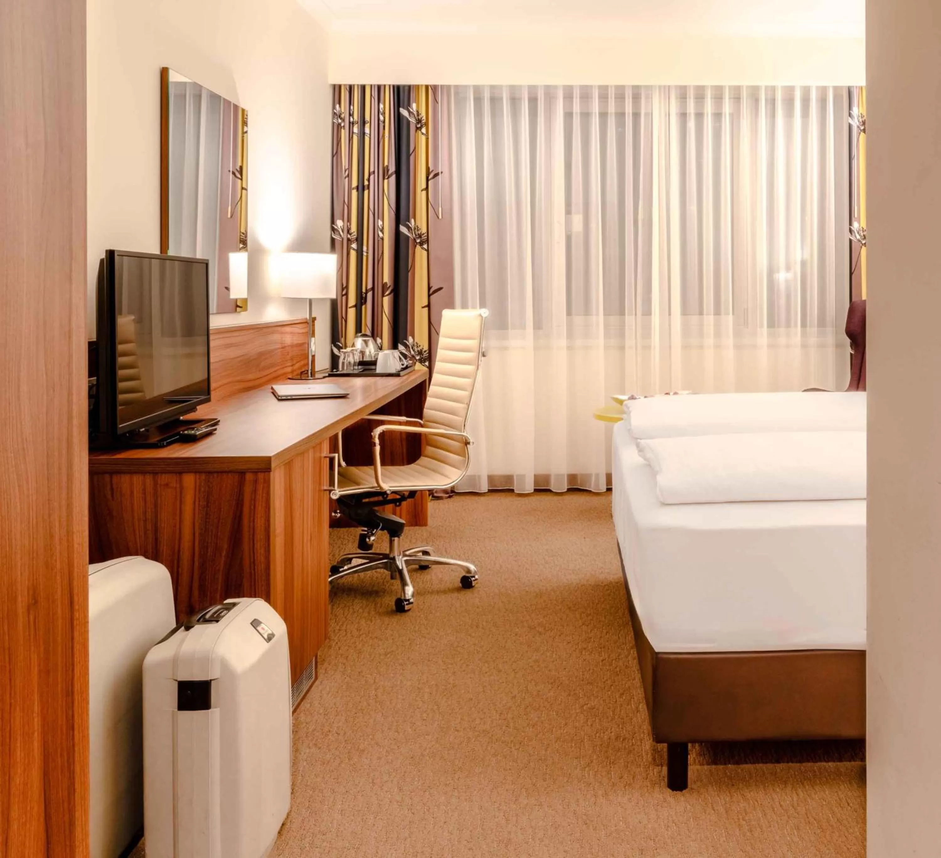 Photo of the whole room, Bed in PLAZA Premium Wien