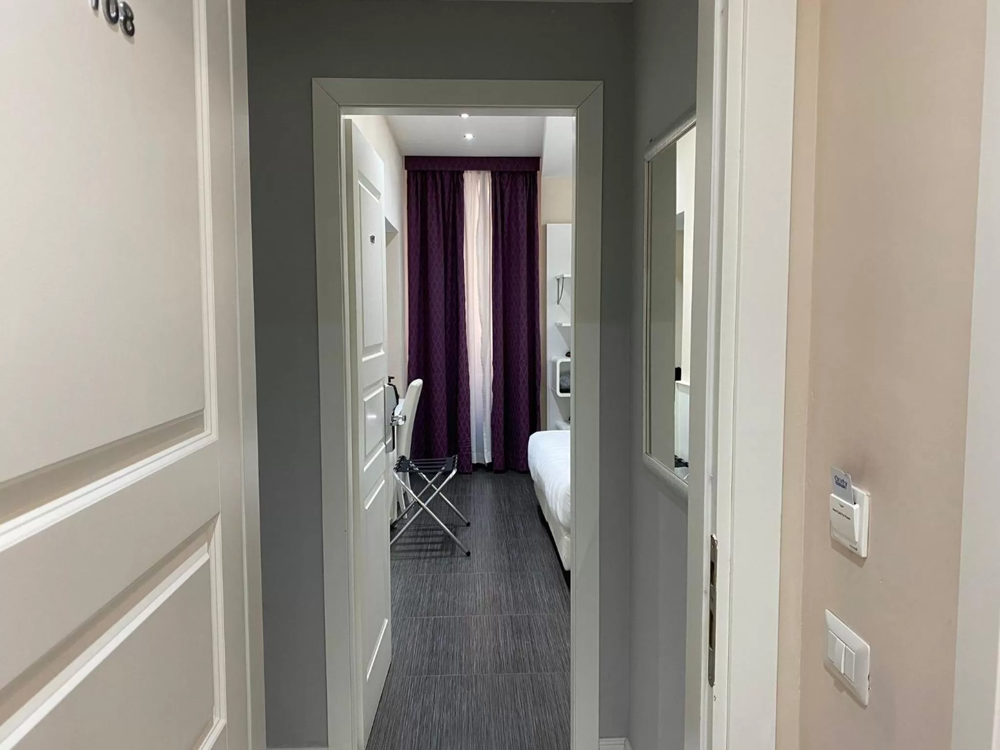 room service in Relais Trevi 95 Boutique Hotel