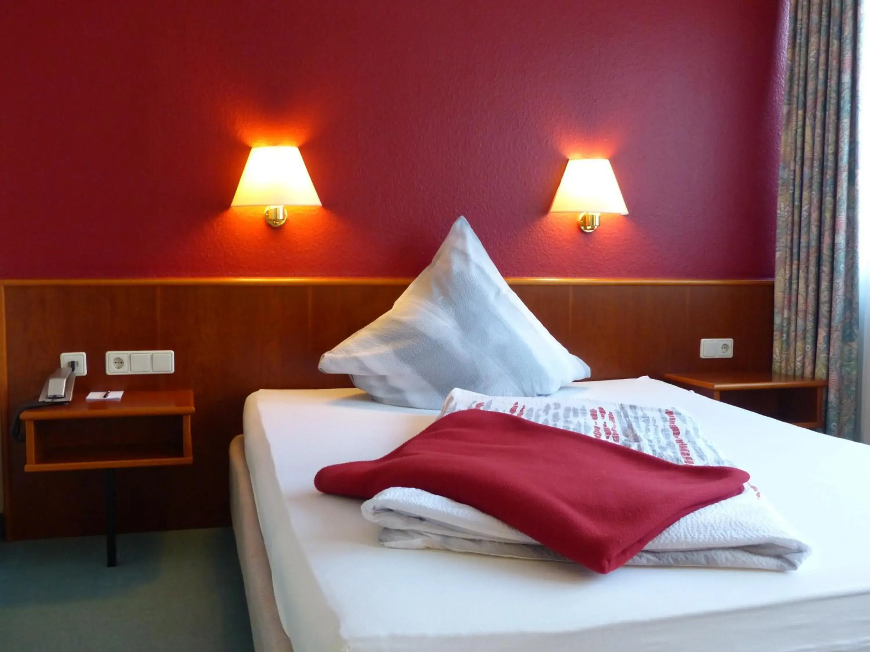 Bed in Hotel Am Düsseldorfer Platz