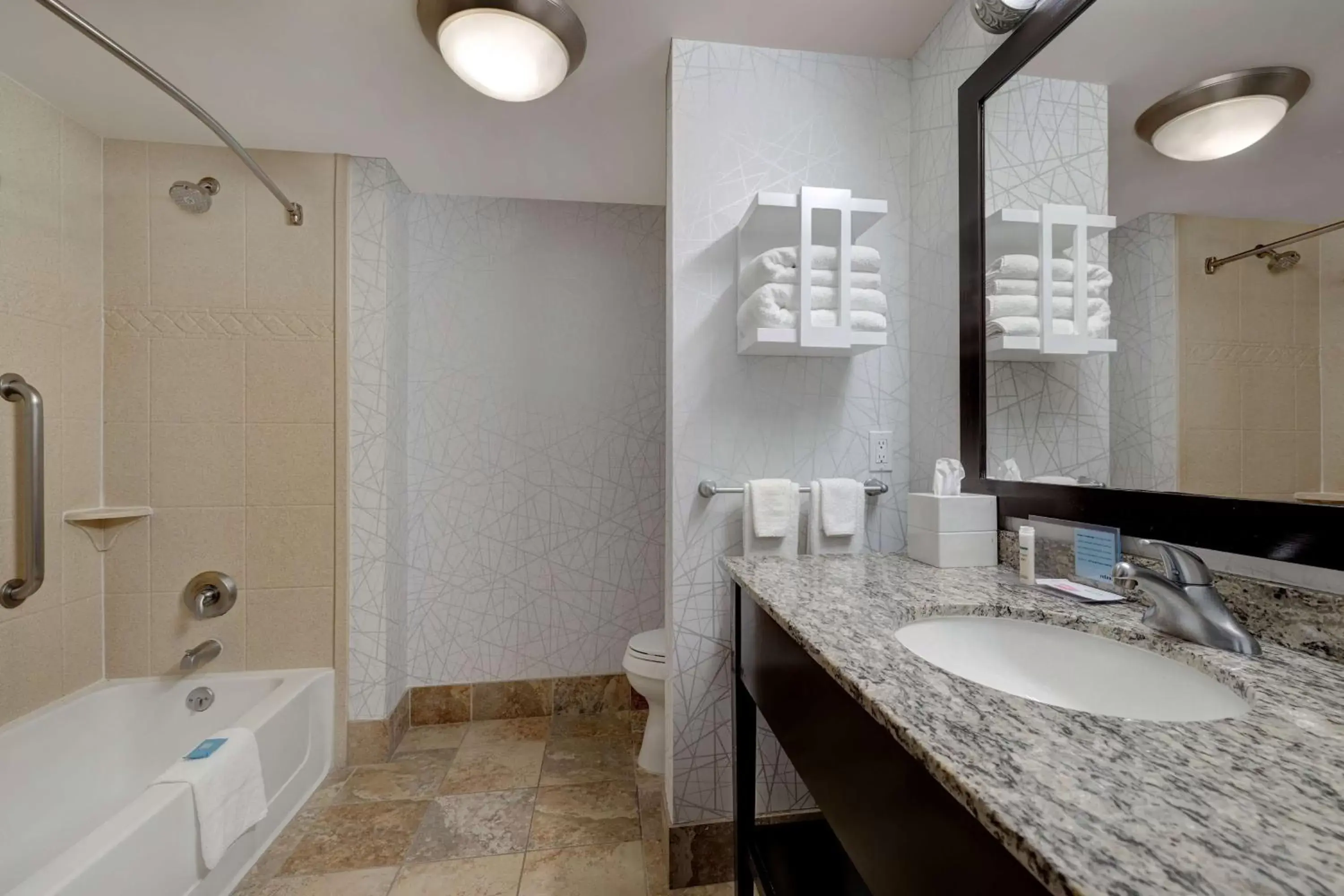 Bathroom in Hampton Inn & Suites Seattle/Federal Way