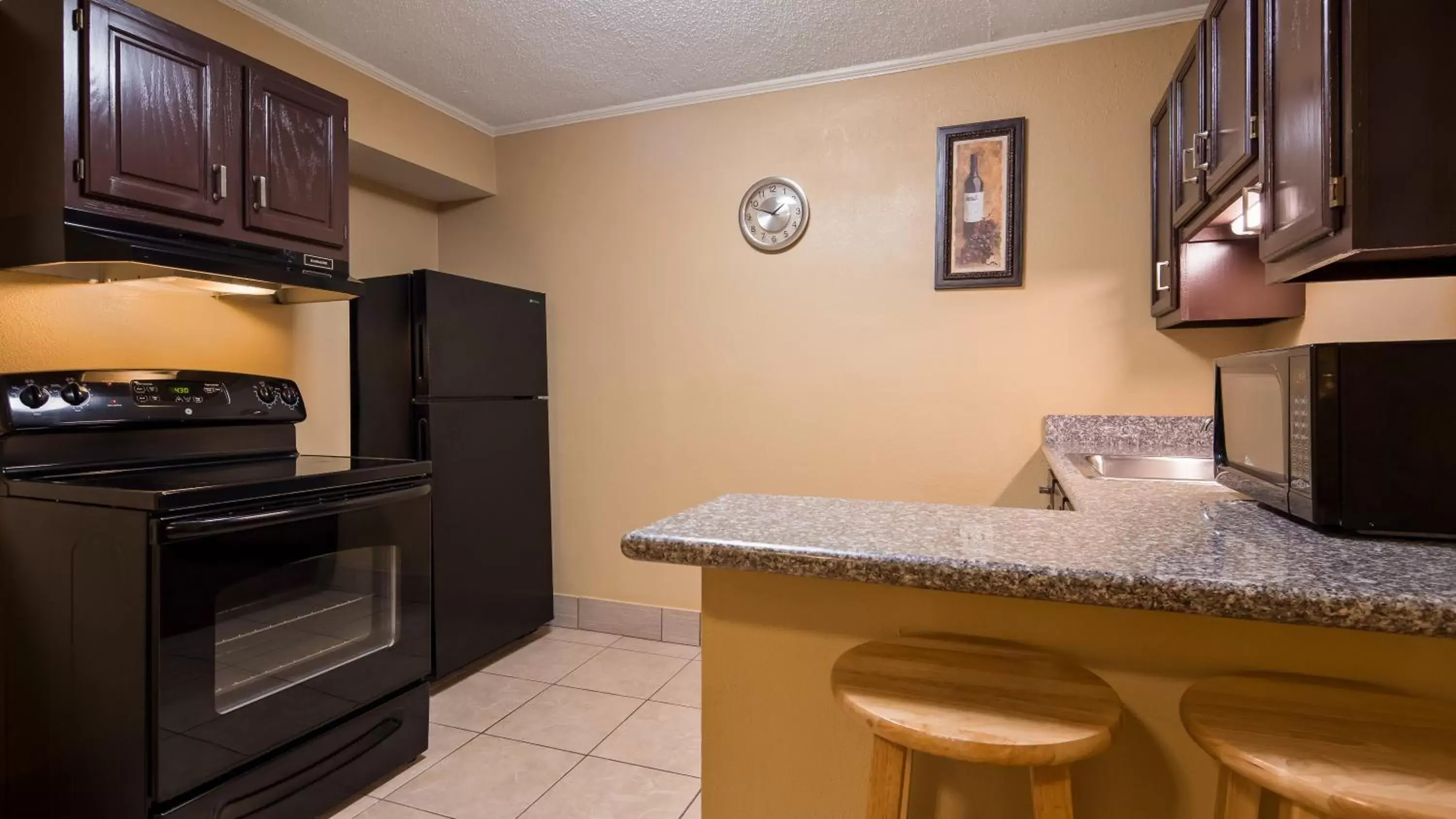 Bedroom, Kitchen/Kitchenette in Best Western Covington
