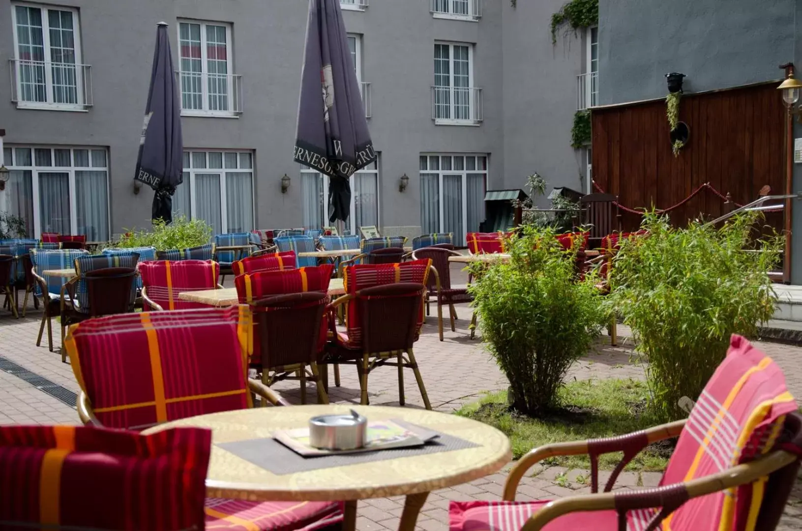 Balcony/Terrace, Restaurant/Places to Eat in Mercure Hotel Plaza Magdeburg