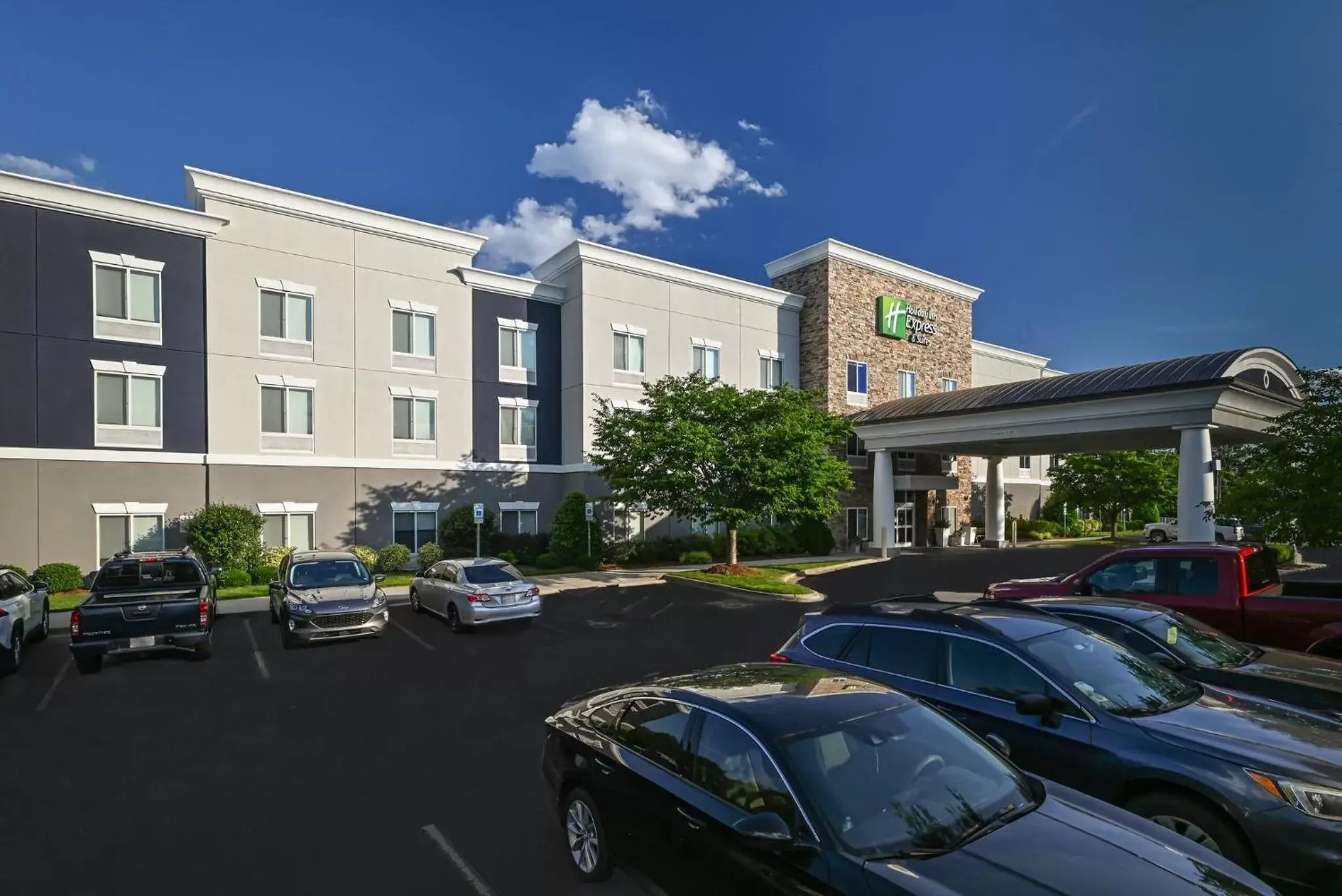 Property Building in Holiday Inn Express Charlotte Southeast - Matthews, an IHG Hotel