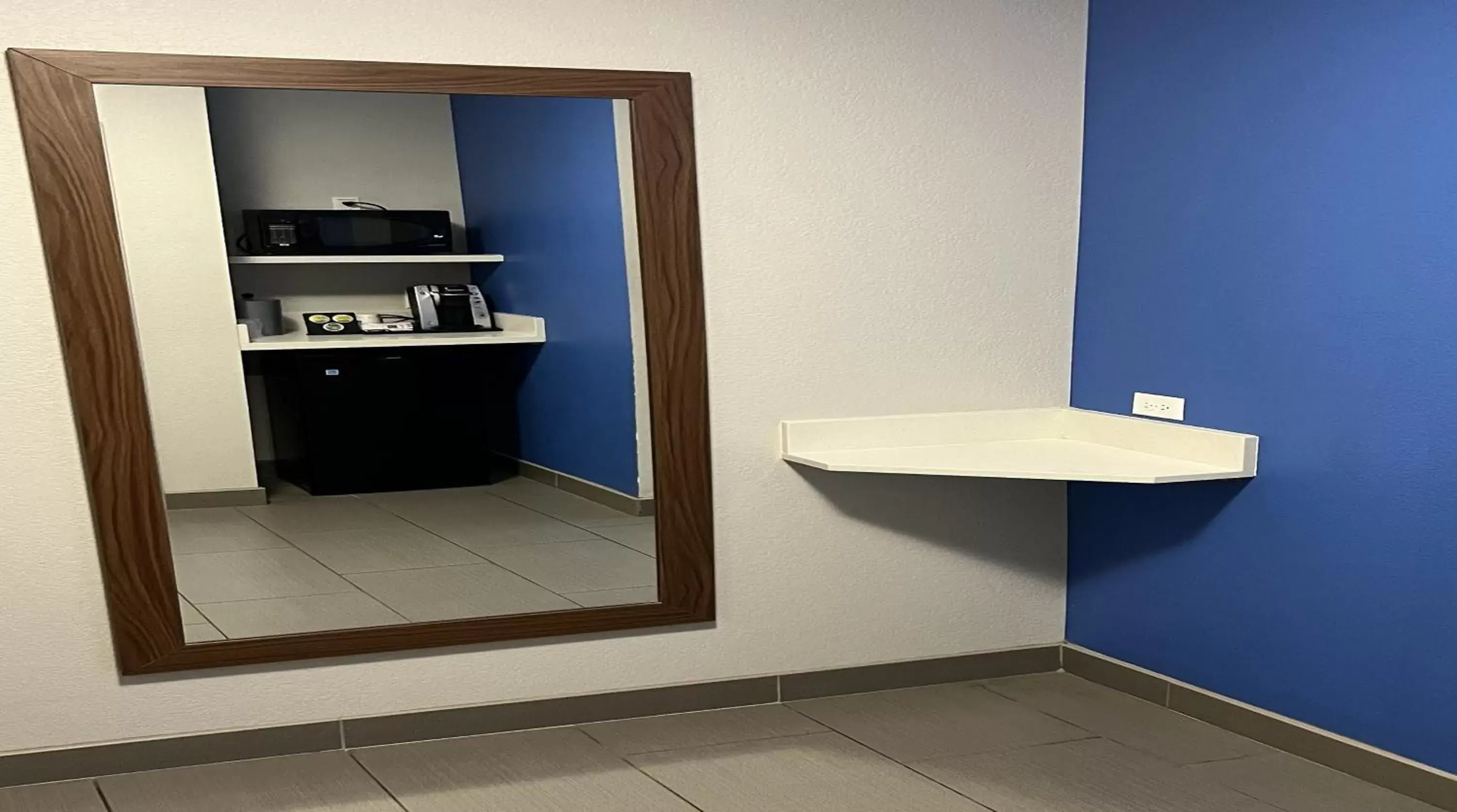 Double or Twin Room in Holiday Inn Express & Suites Moore, an IHG Hotel Double or Twin Room in Holiday Inn Express & Suites Moore, an IHG Hotel