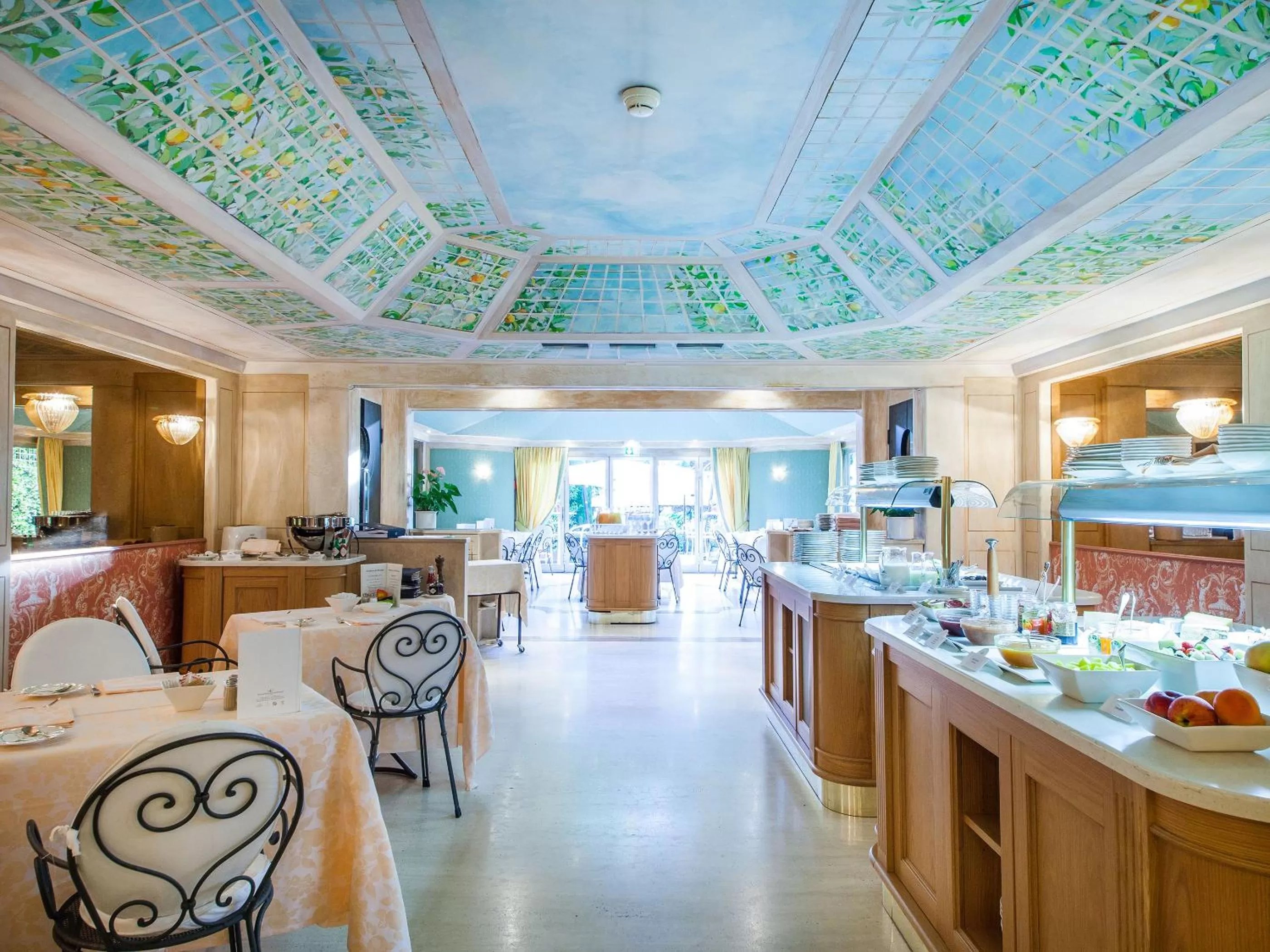 Restaurant/places to eat in Park Hotel Principe