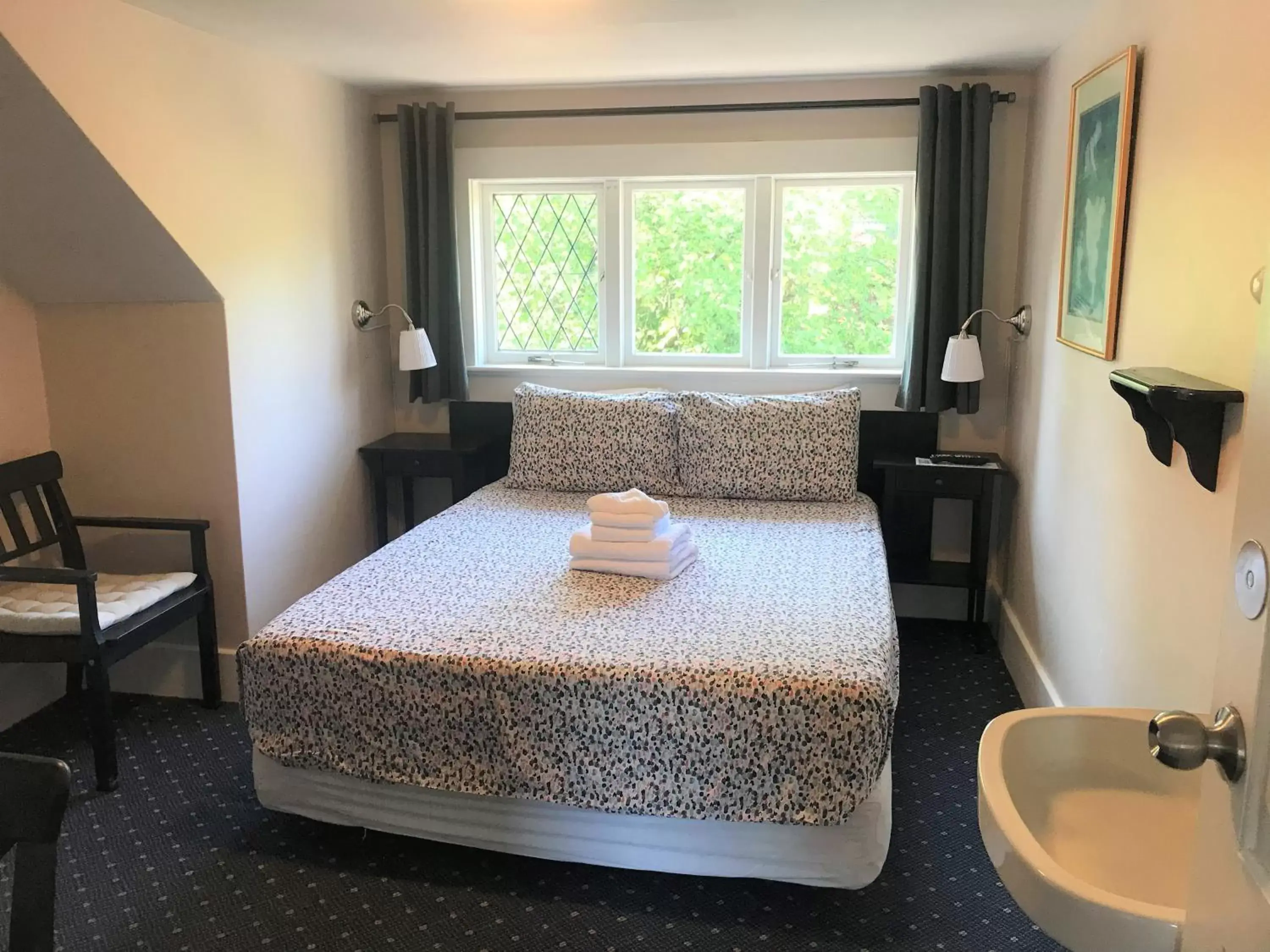 Two-Bedroom Suite in Windsor Guest House Two-Bedroom Suite in Windsor Guest House