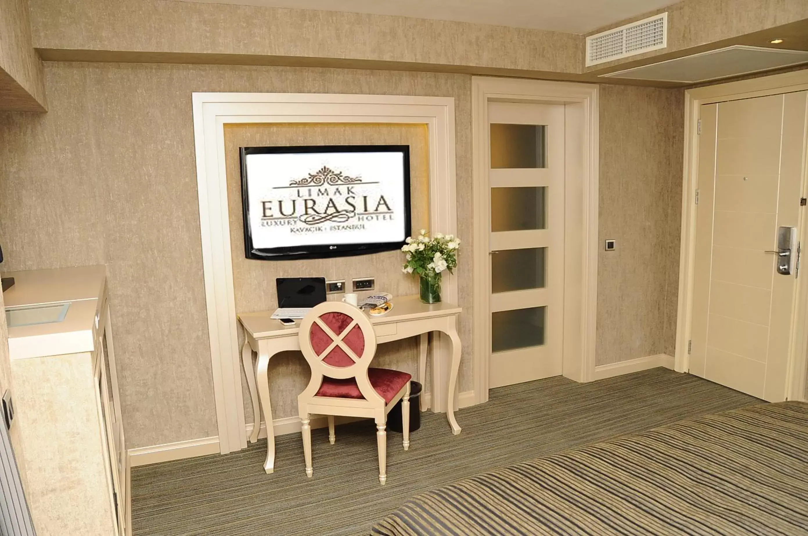 TV and multimedia in Limak Eurasia Luxury Hotel