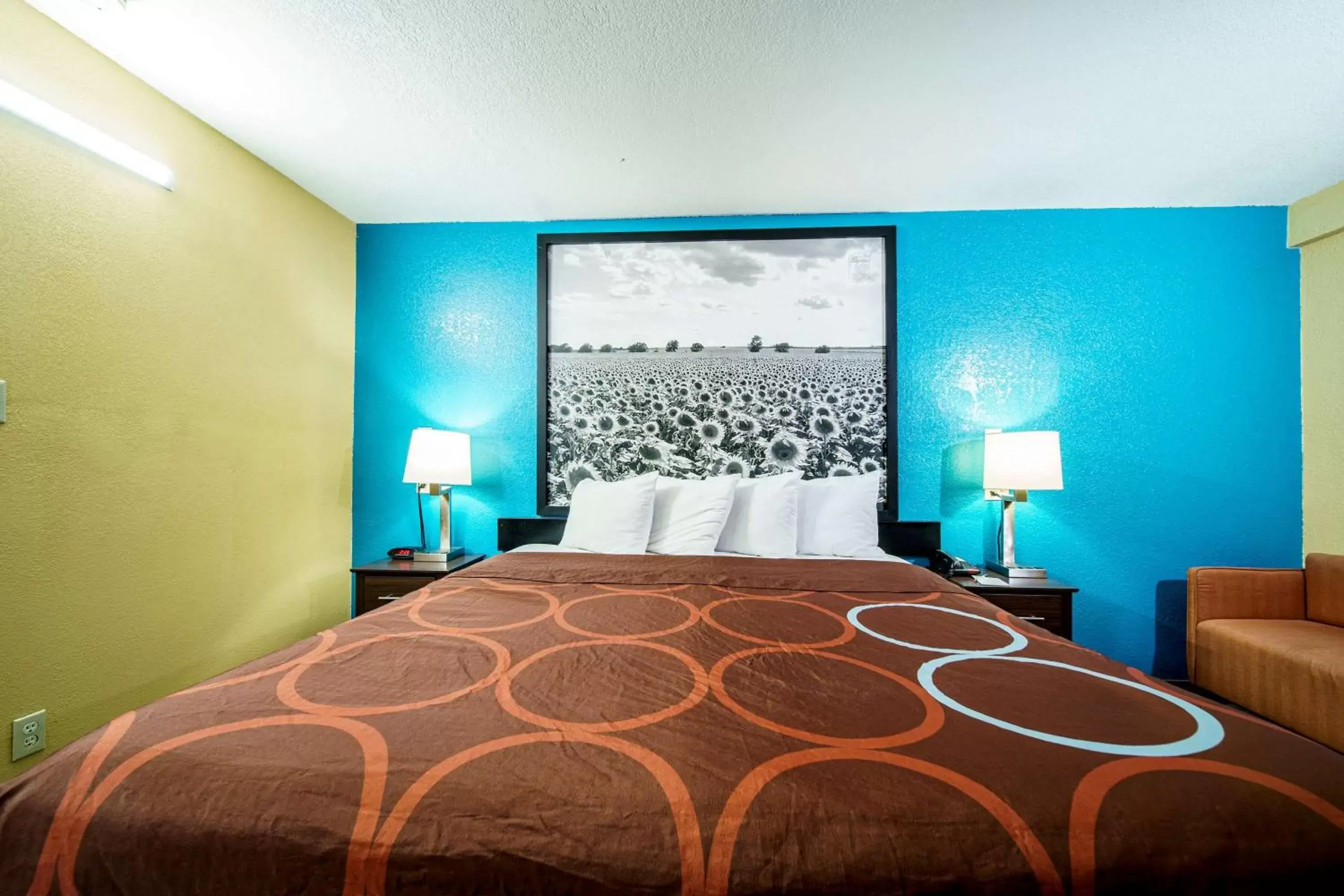 Photo of the whole room, Bed in Super 8 by Wyndham Wichita Airport West Kellogg
