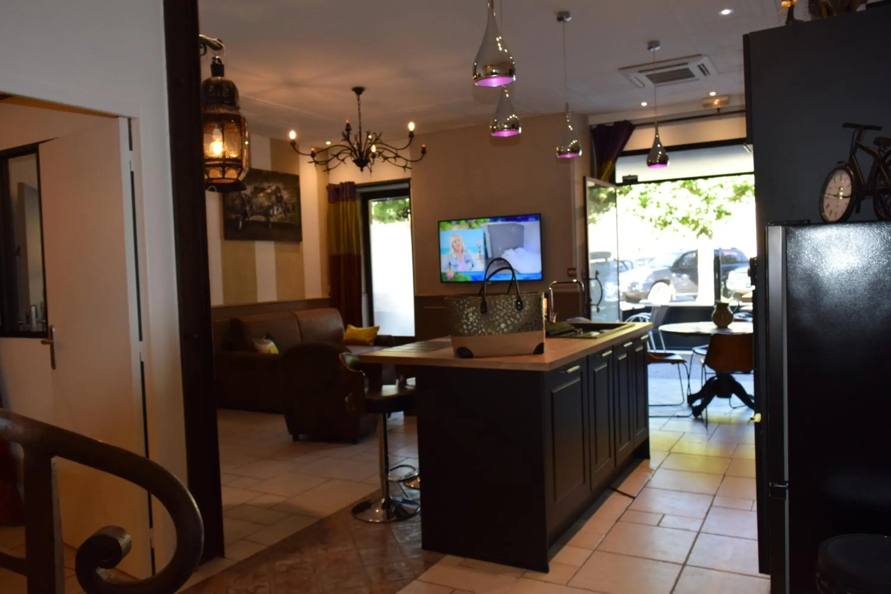 Photo of the whole room, TV/Entertainment Center in Hôtel Saint Albert