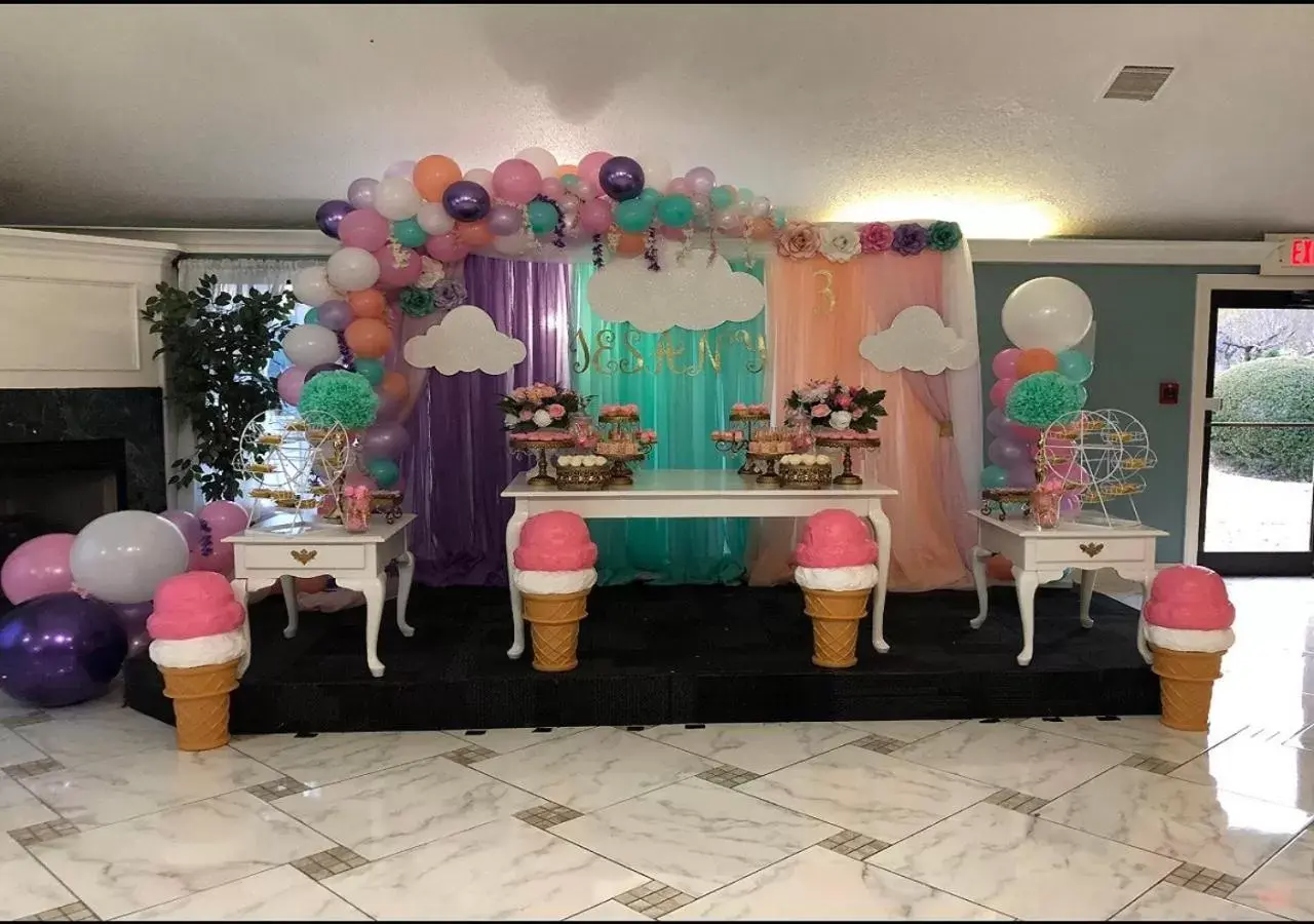 Banquet/Function facilities in Araamda Inn Banquet/Function facilities in Araamda Inn