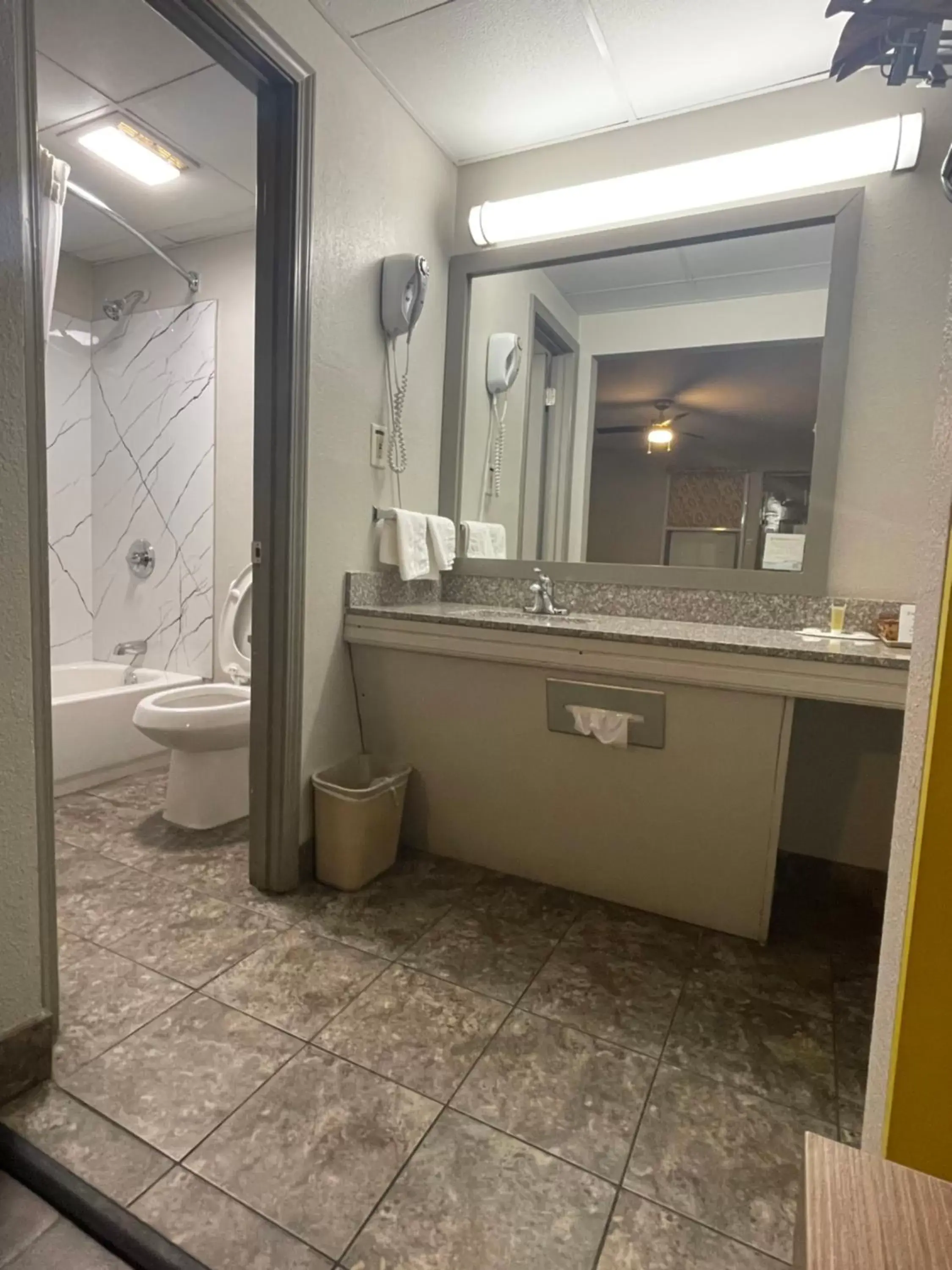 Standard King Room - Smoking in Days Inn by Wyndham Holladay Standard King Room - Smoking in Days Inn by Wyndham Holladay