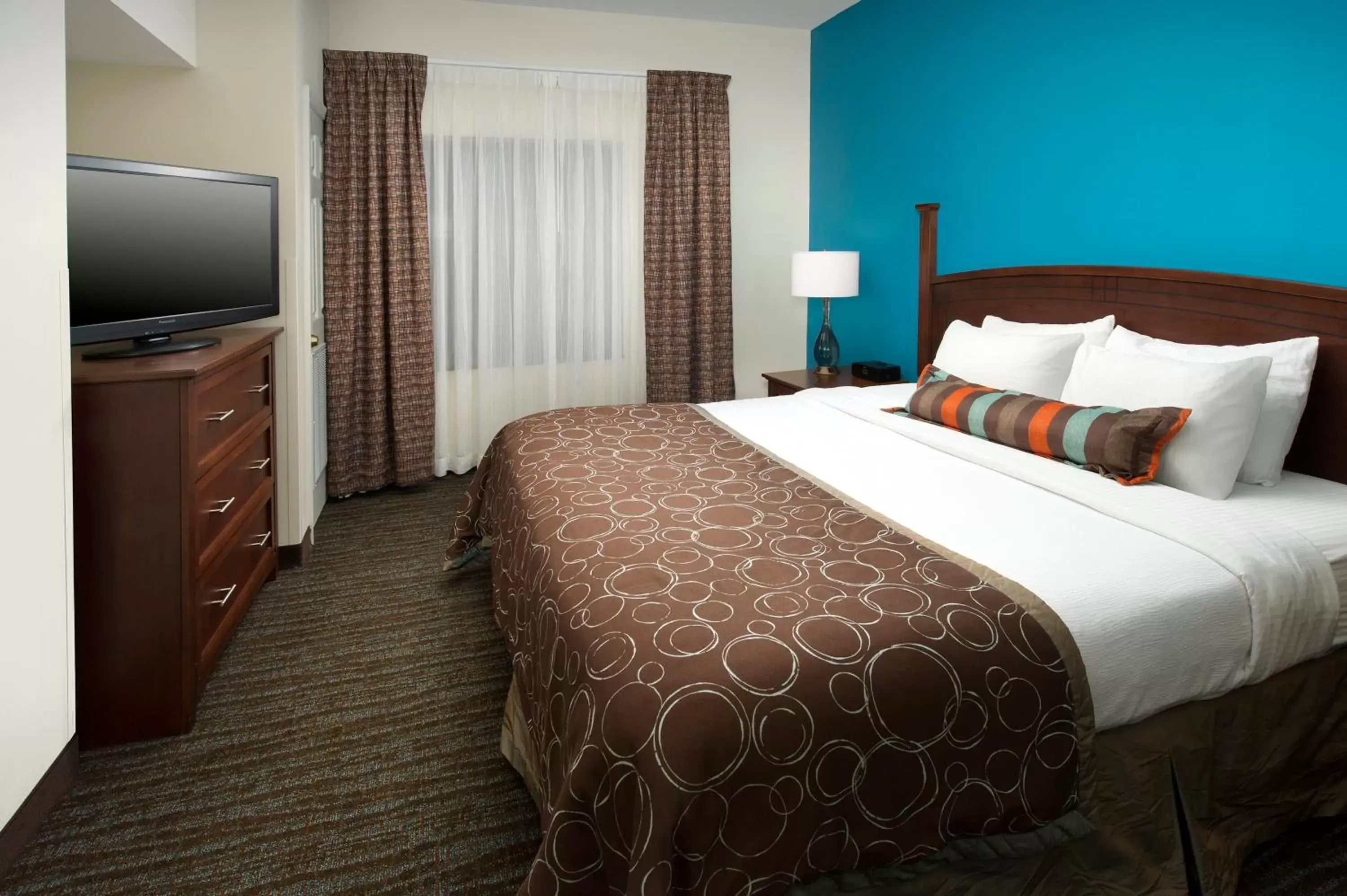 Bedroom, Bed in Staybridge Suites Baltimore BWI Airport, an IHG Hotel