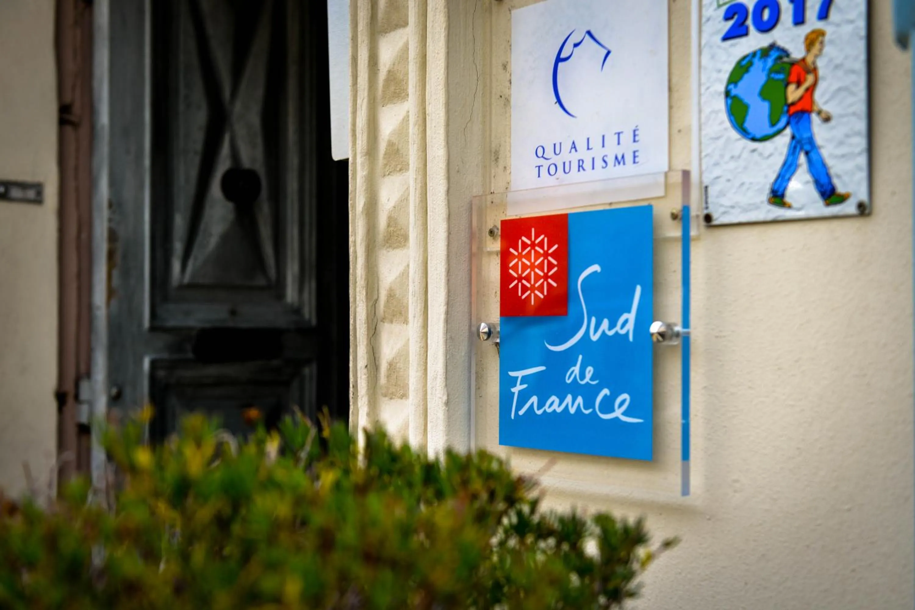 Facade/entrance in Logis Hôtel Restaurant Résidence