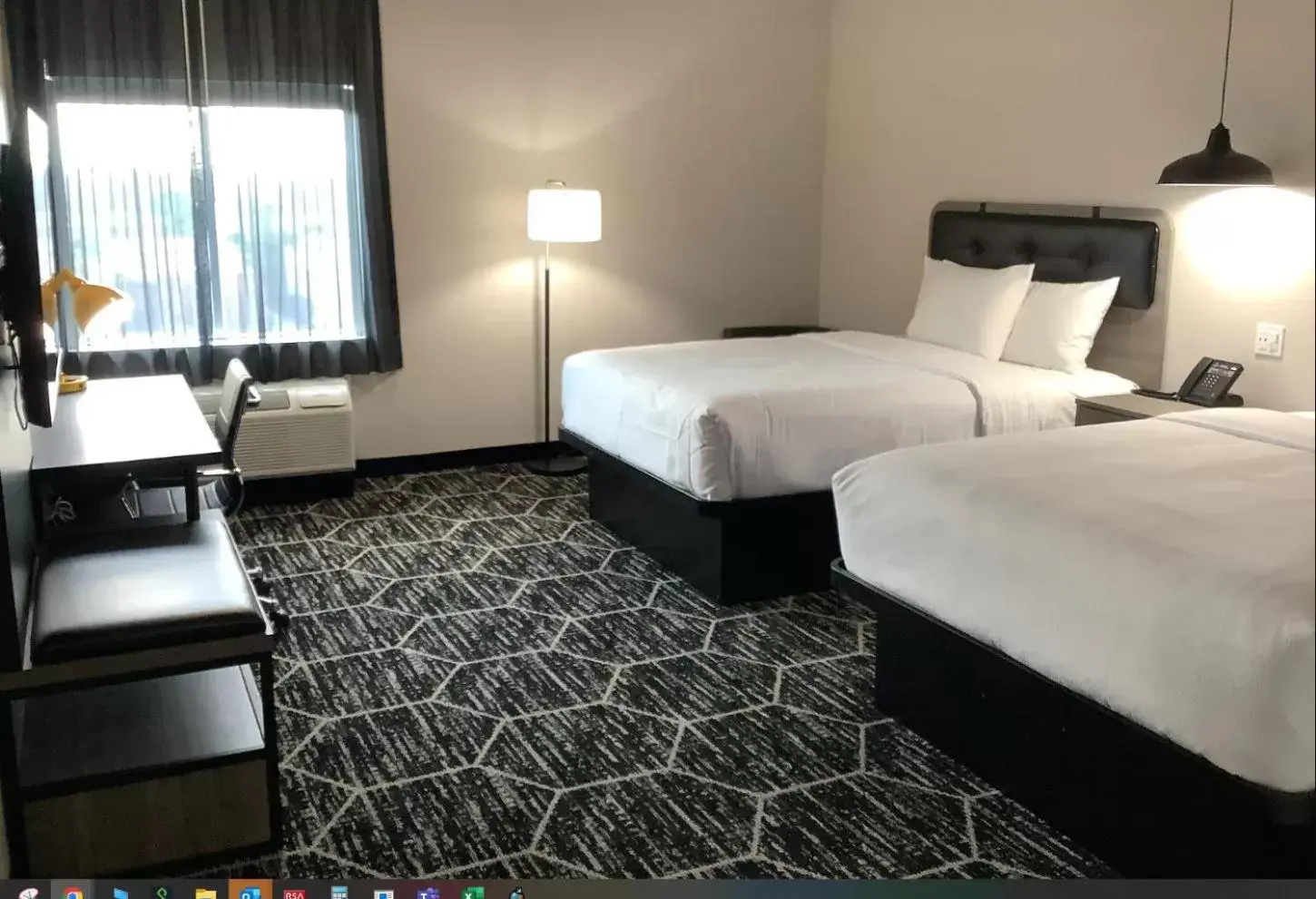 Photo of the whole room, Bed in La Quinta Inn & Suites by Wyndham Corpus Christi Southeast