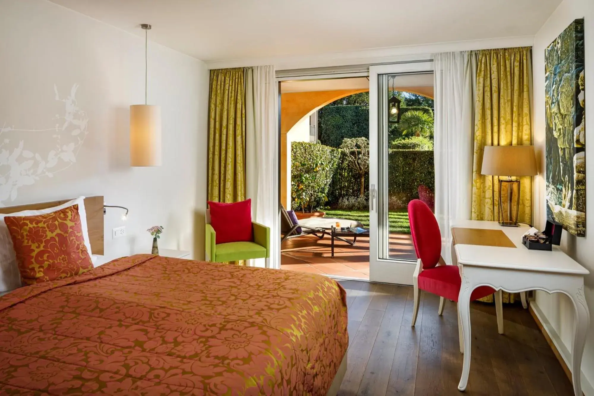 Photo of the whole room, Bed in Giardino Ascona